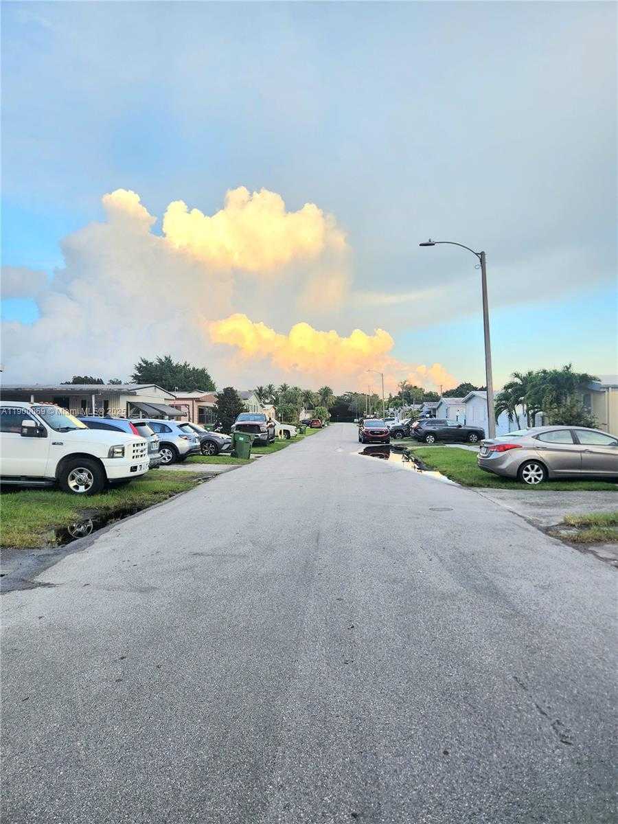Small Image of 21640 NORTH WEST 3RD ST, Pembroke Pines Number 28