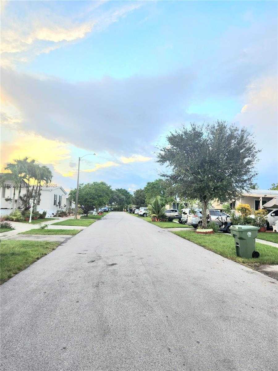 Small Image of 21640 NORTH WEST 3RD ST, Pembroke Pines Number 29