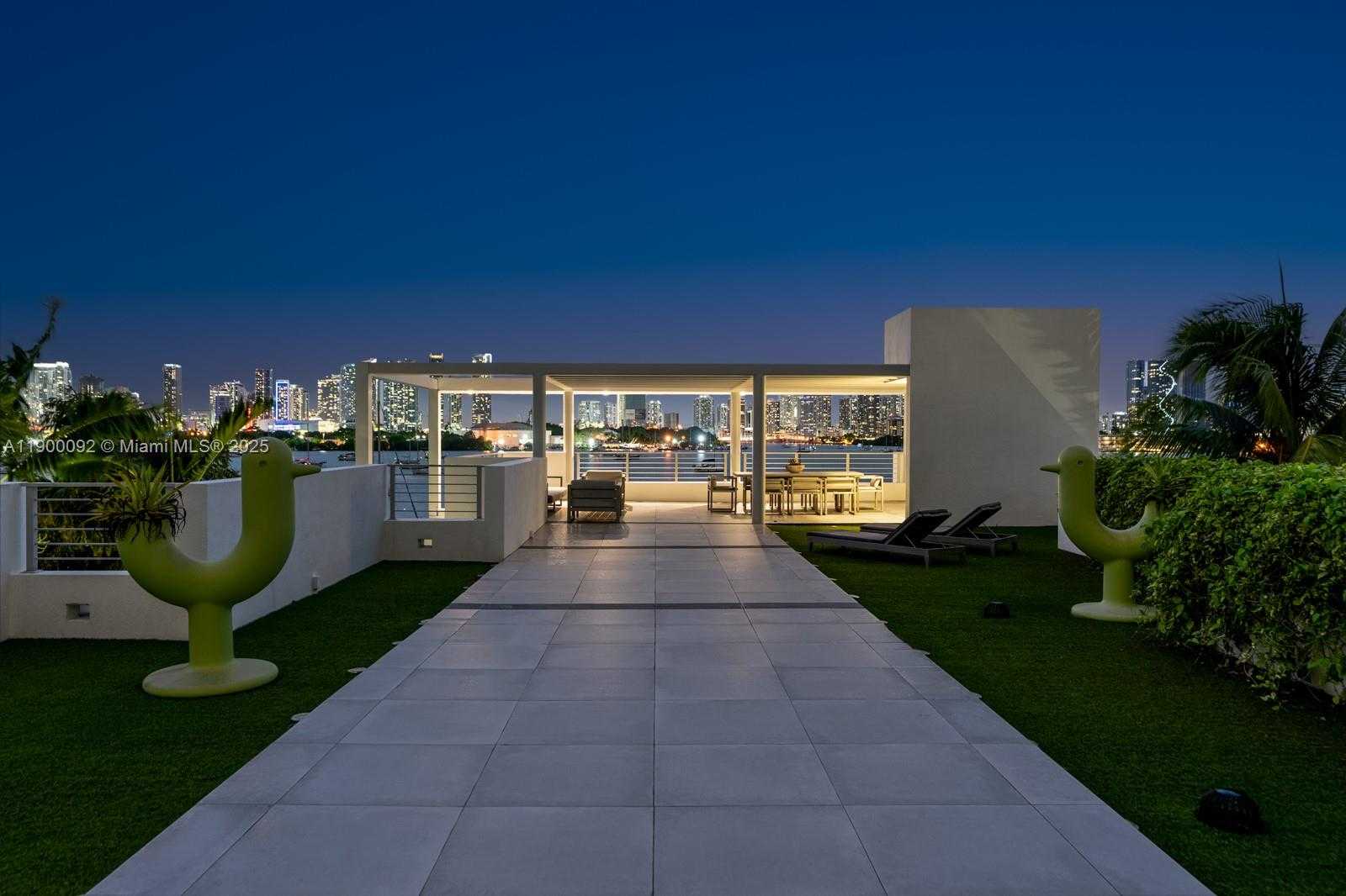 Small Image of 440 SOUTH HIBISCUS DR, Miami Beach Number 10