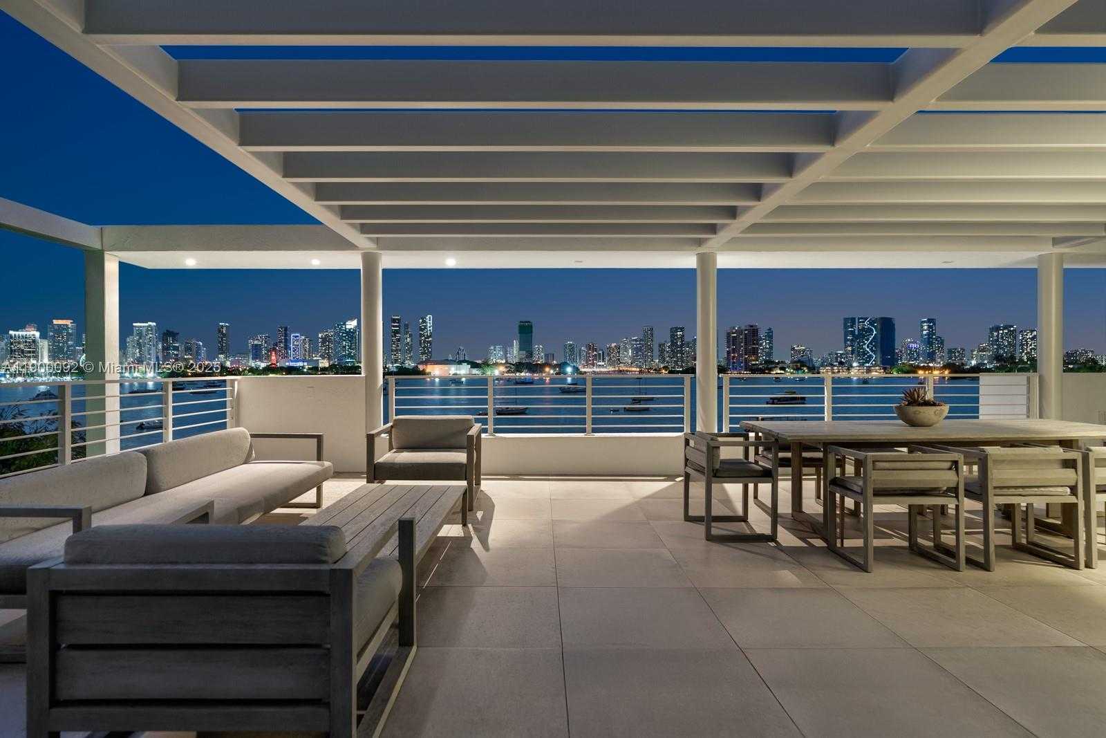Small Image of 440 SOUTH HIBISCUS DR, Miami Beach Number 11