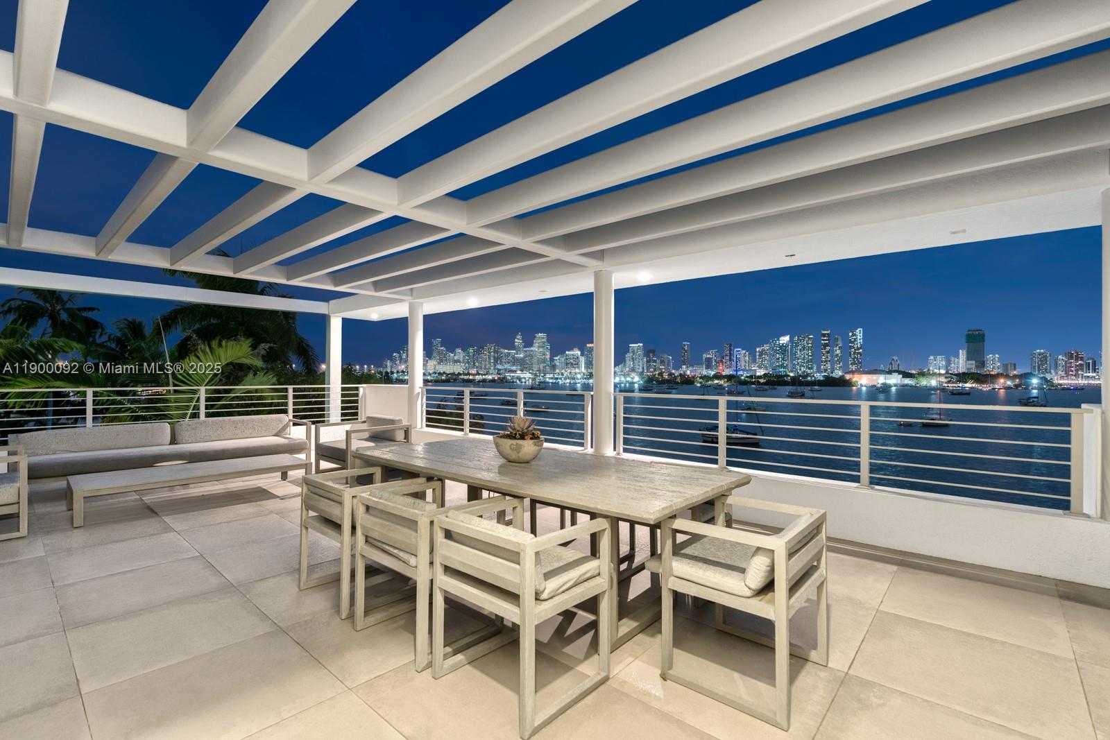 Small Image of 440 SOUTH HIBISCUS DR, Miami Beach Number 12