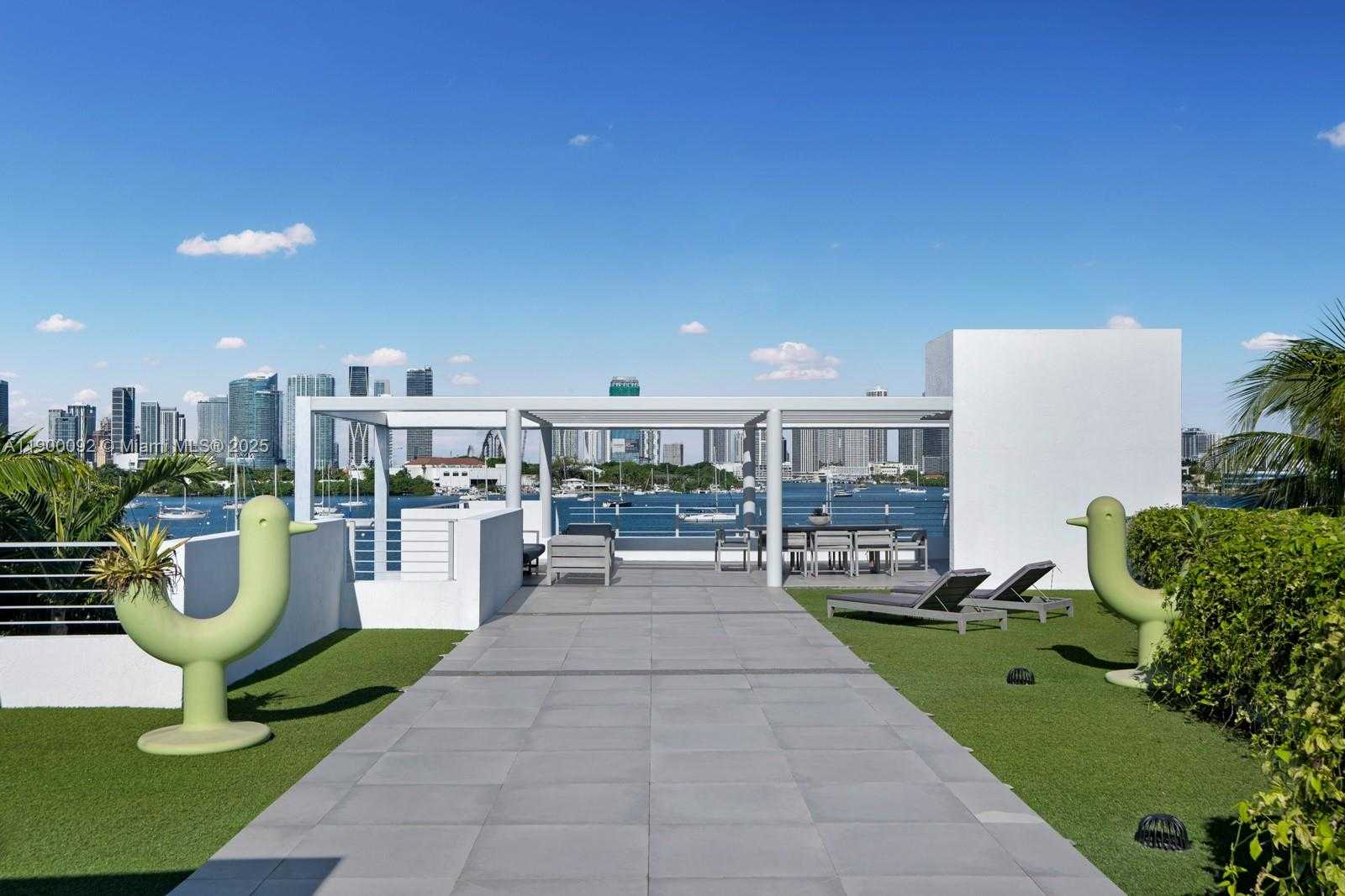 Small Image of 440 SOUTH HIBISCUS DR, Miami Beach Number 14