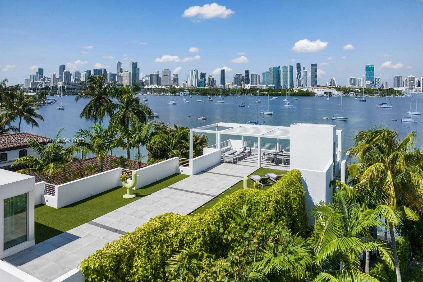 Small Image of 440 SOUTH HIBISCUS DR, Miami Beach Number 15