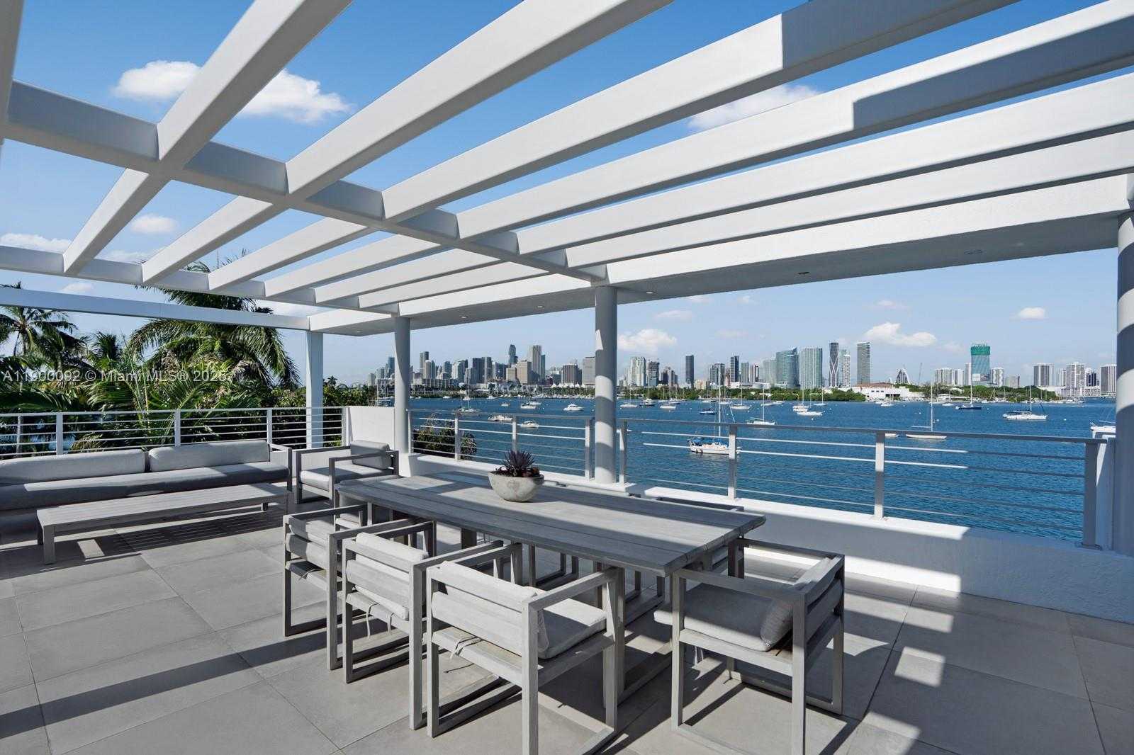 Small Image of 440 SOUTH HIBISCUS DR, Miami Beach Number 16