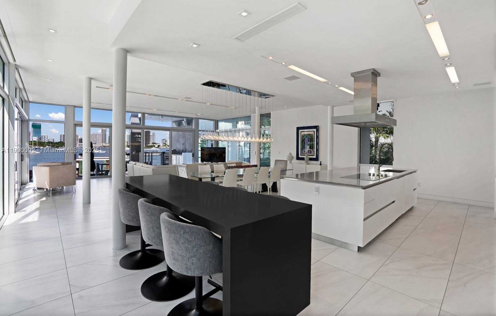 Small Image of 440 SOUTH HIBISCUS DR, Miami Beach Number 18