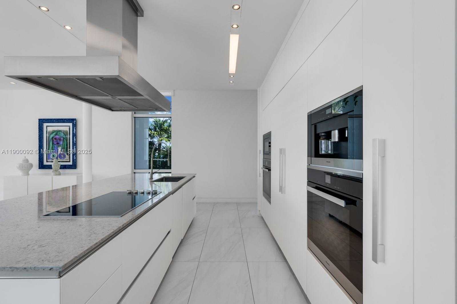 Small Image of 440 SOUTH HIBISCUS DR, Miami Beach Number 19