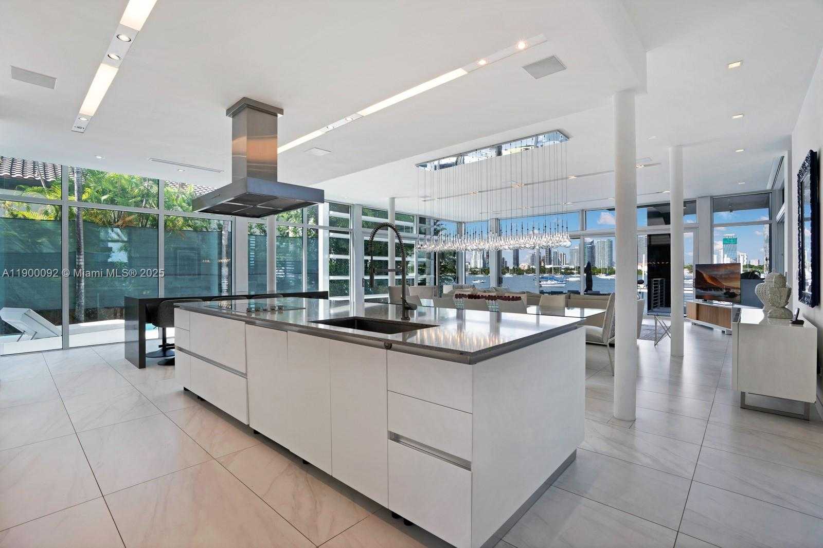 Small Image of 440 SOUTH HIBISCUS DR, Miami Beach Number 21