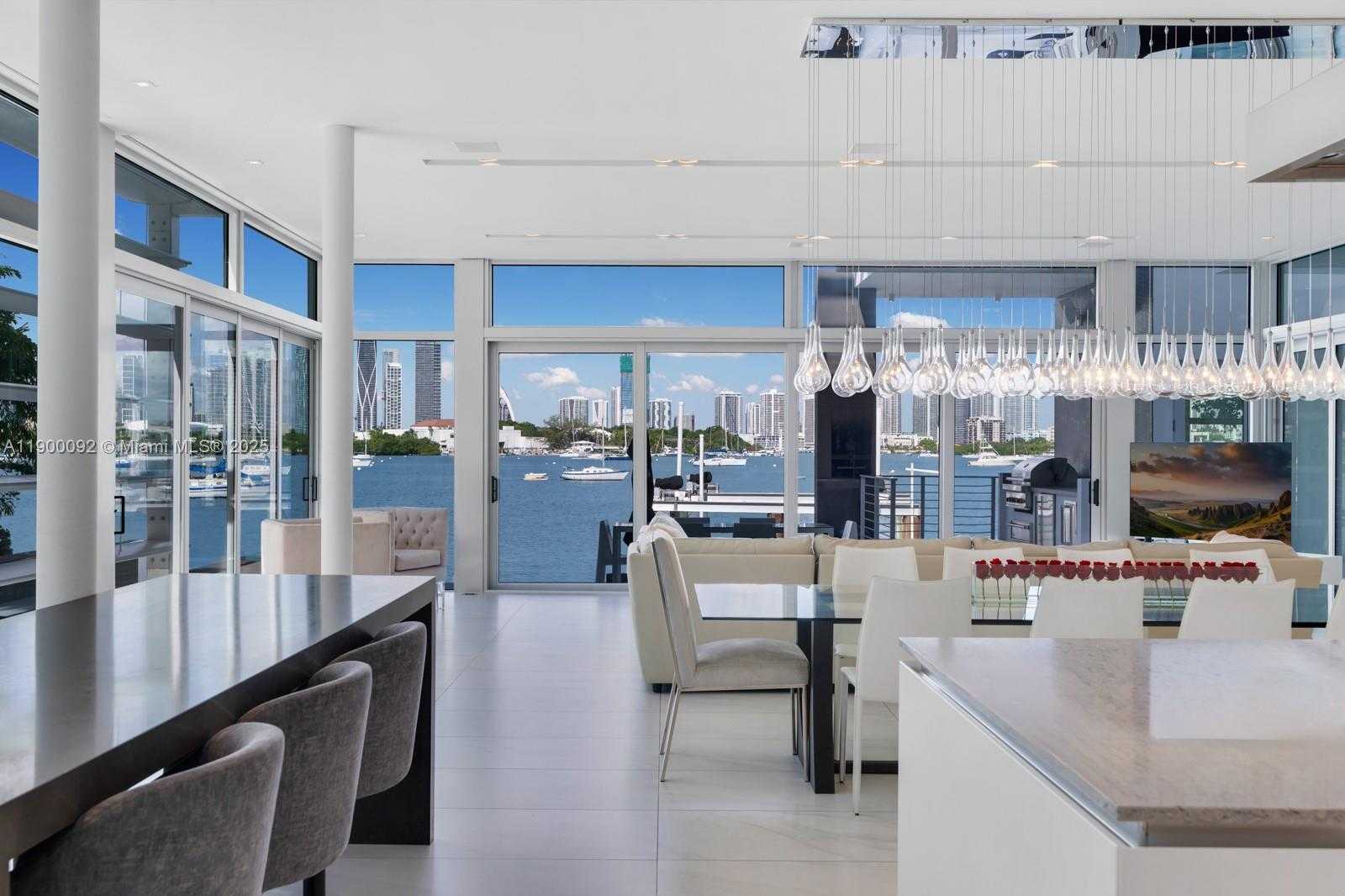 Small Image of 440 SOUTH HIBISCUS DR, Miami Beach Number 22