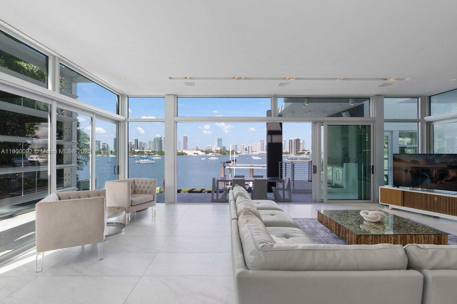 Small Image of 440 SOUTH HIBISCUS DR, Miami Beach Number 24