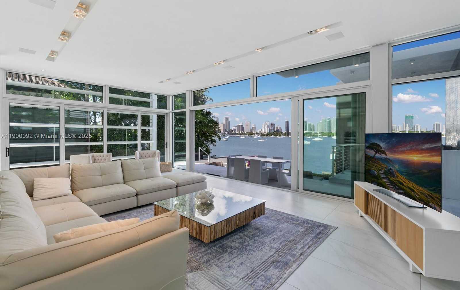 Small Image of 440 SOUTH HIBISCUS DR, Miami Beach Number 25