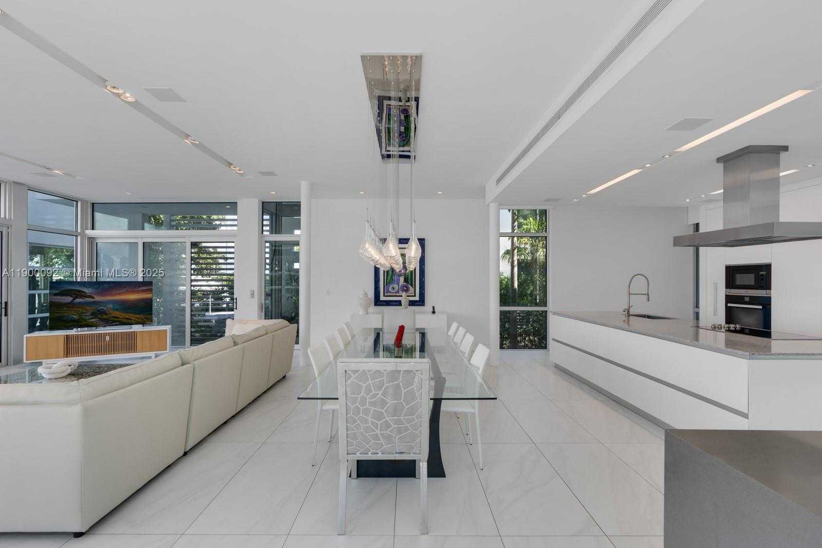 Small Image of 440 SOUTH HIBISCUS DR, Miami Beach Number 26
