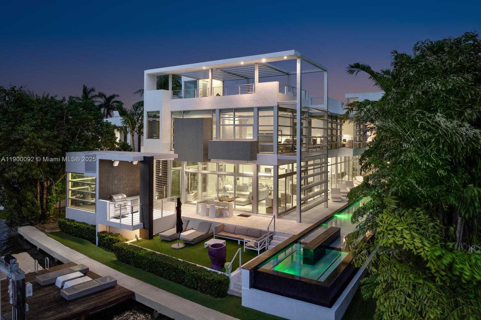 Small Image of 440 SOUTH HIBISCUS DR, Miami Beach Number 3