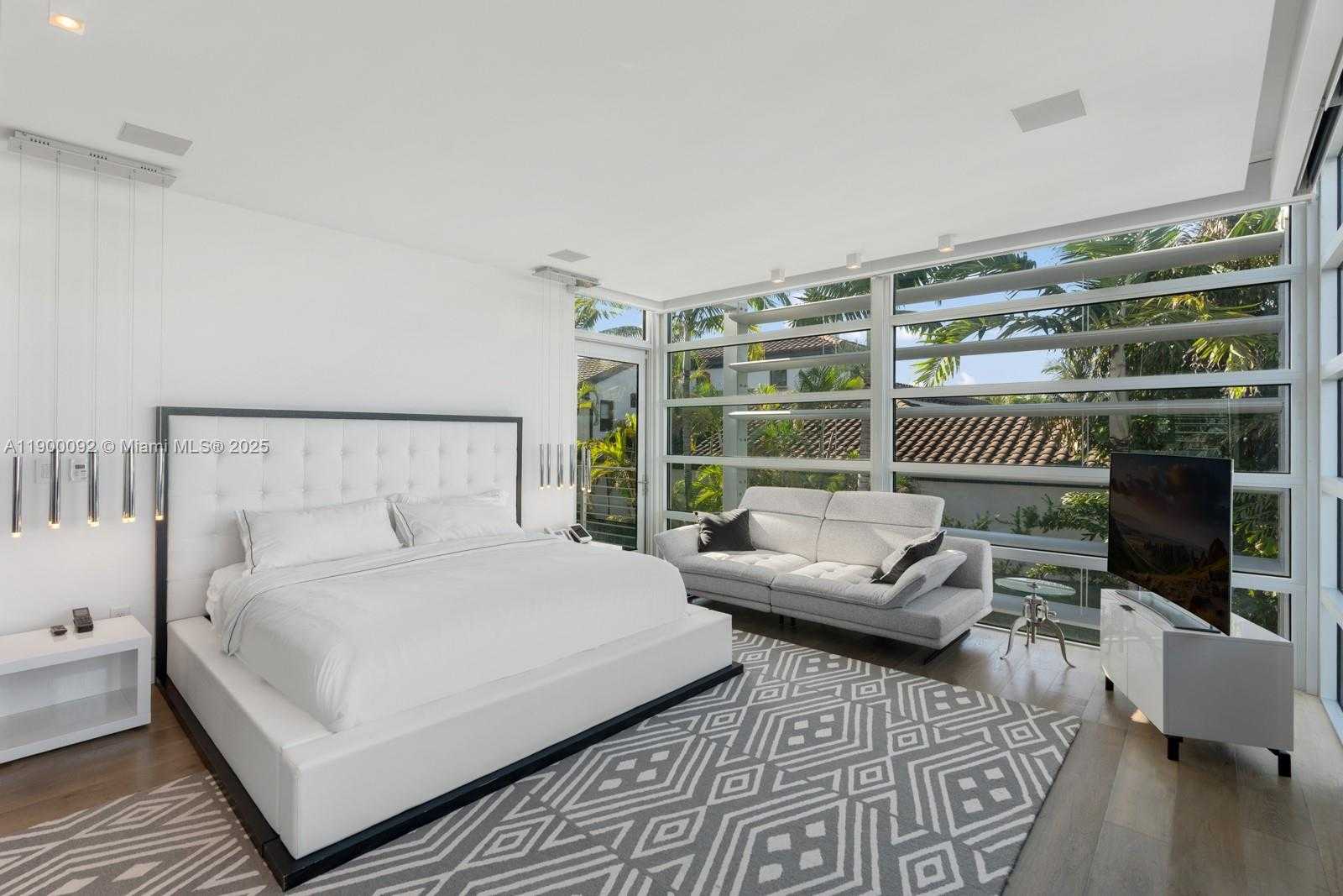 Small Image of 440 SOUTH HIBISCUS DR, Miami Beach Number 31