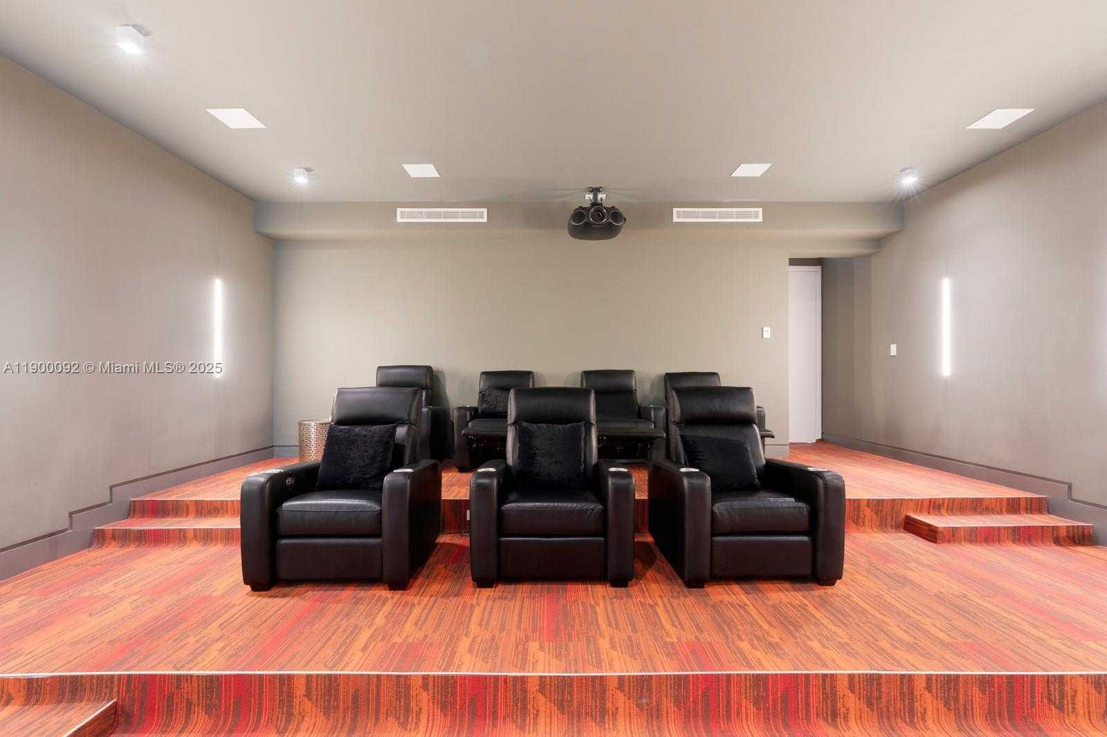 Small Image of 440 SOUTH HIBISCUS DR, Miami Beach Number 39