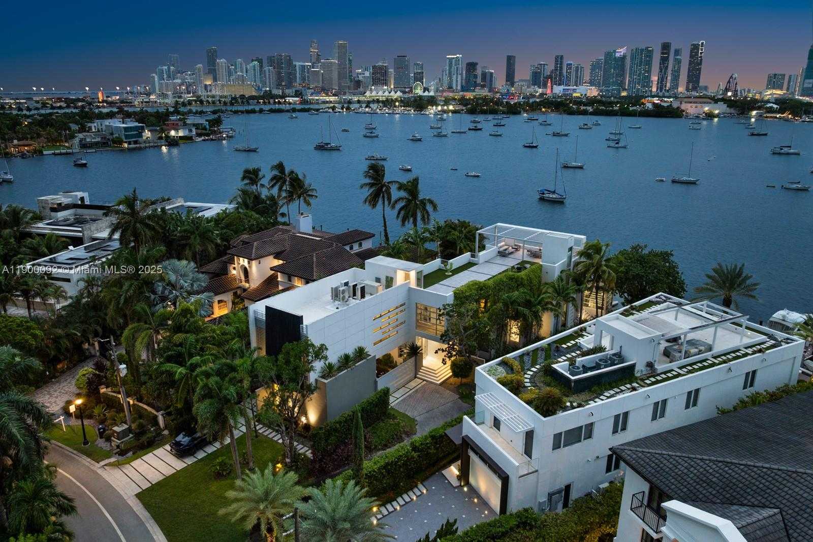 Small Image of 440 SOUTH HIBISCUS DR, Miami Beach Number 4