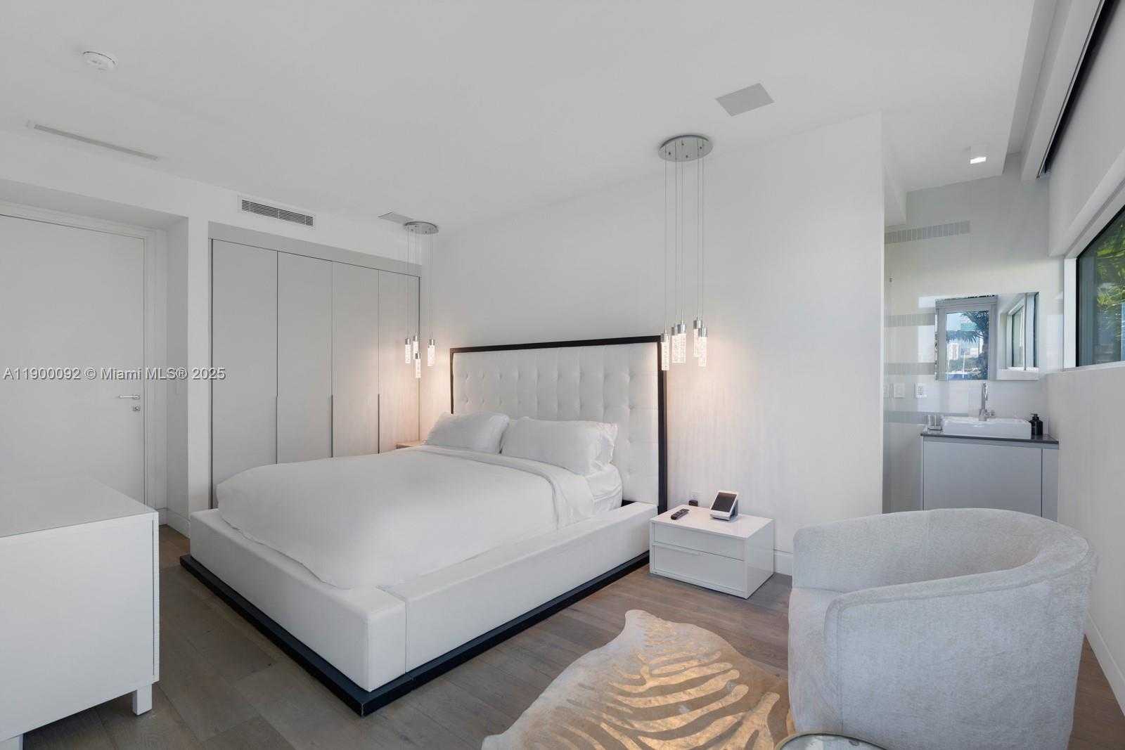 Small Image of 440 SOUTH HIBISCUS DR, Miami Beach Number 43