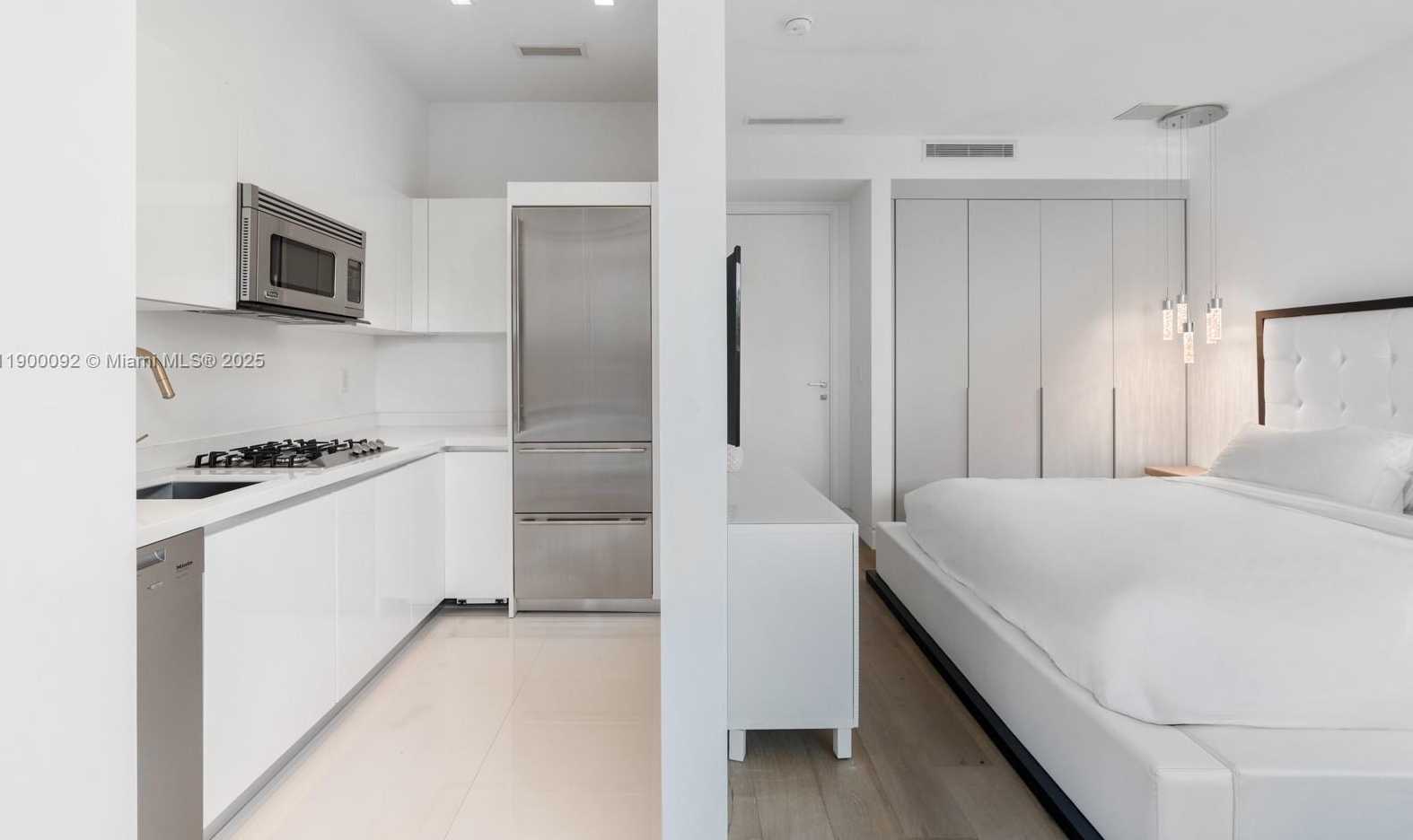 Small Image of 440 SOUTH HIBISCUS DR, Miami Beach Number 44