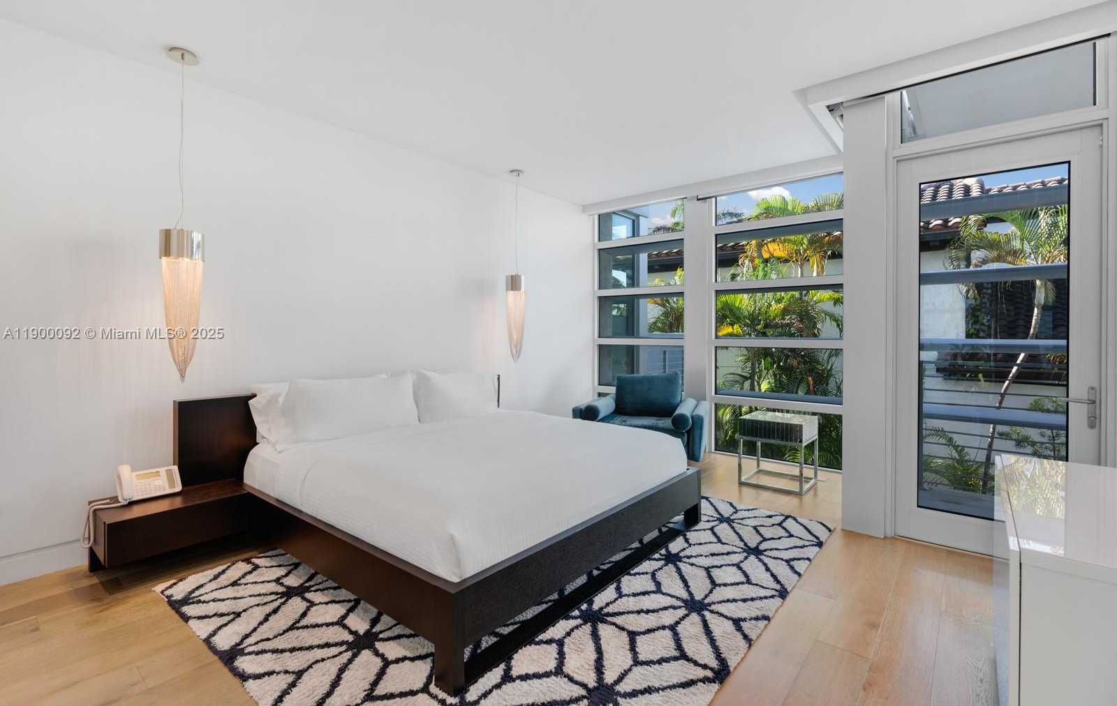 Small Image of 440 SOUTH HIBISCUS DR, Miami Beach Number 45