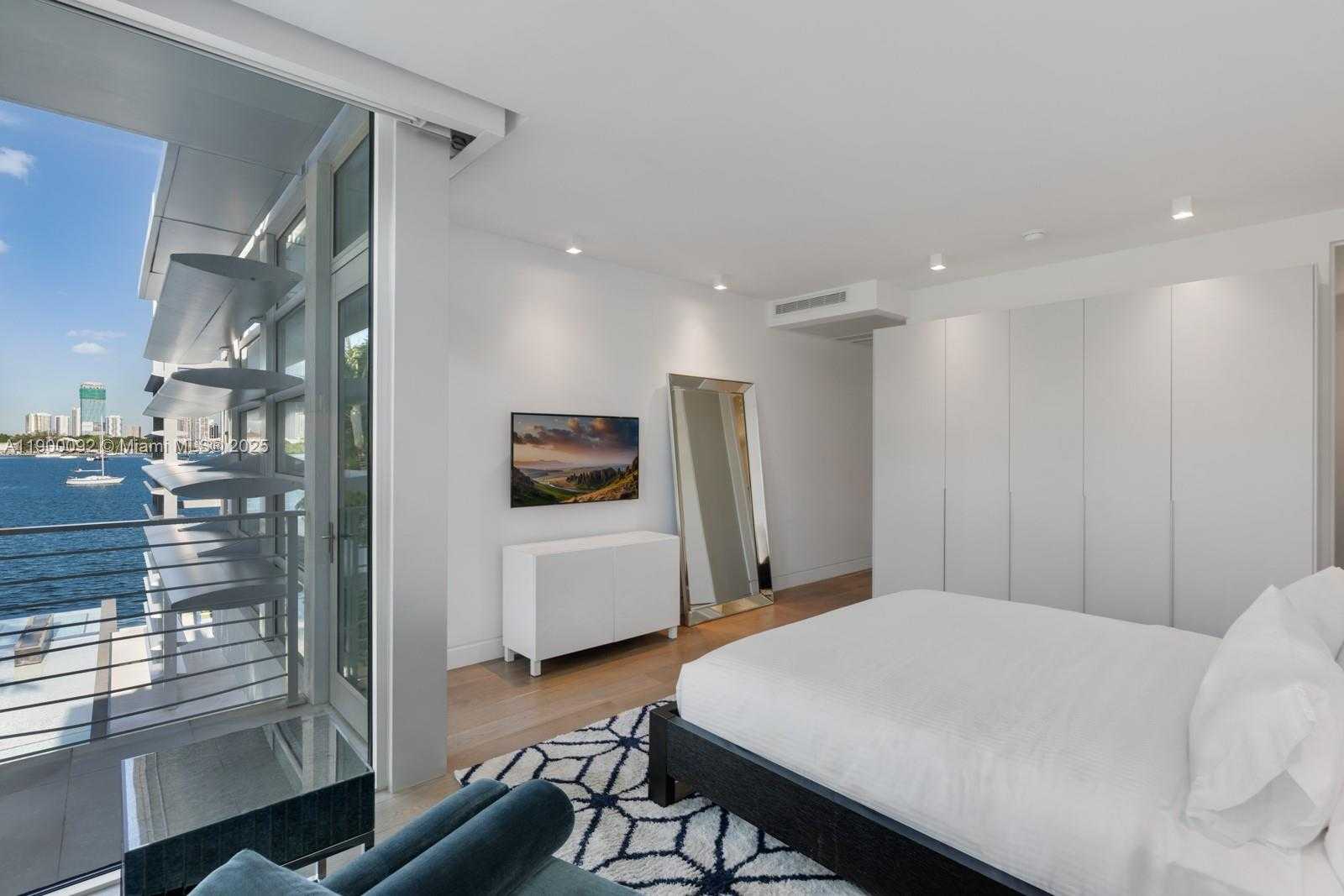 Small Image of 440 SOUTH HIBISCUS DR, Miami Beach Number 48