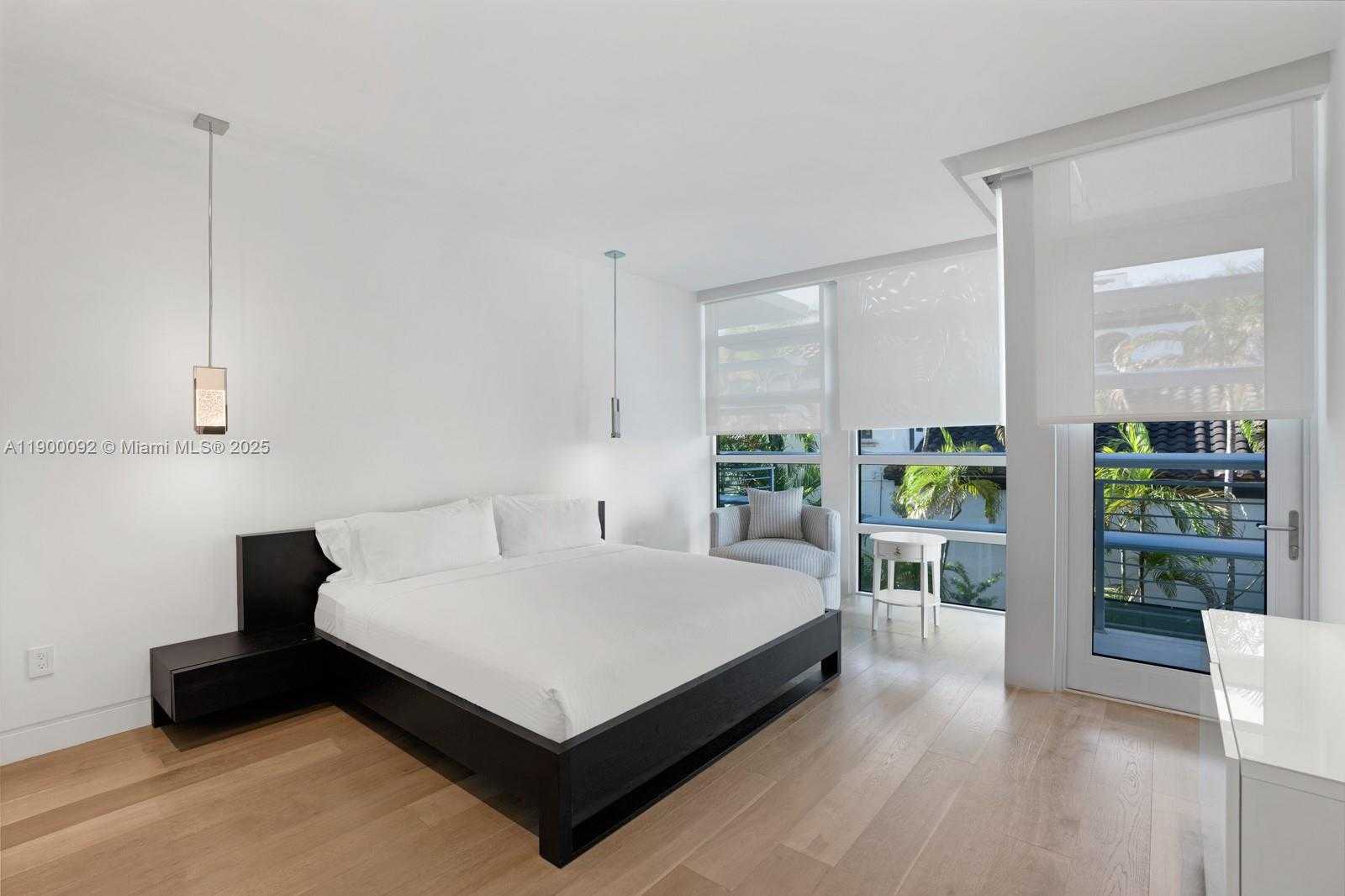 Small Image of 440 SOUTH HIBISCUS DR, Miami Beach Number 49