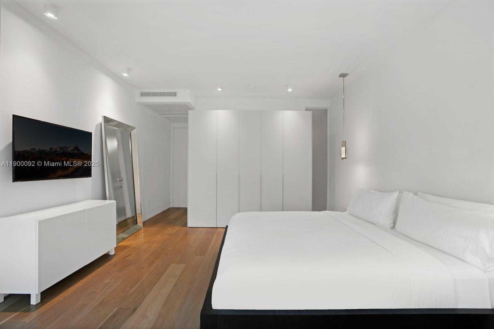 Small Image of 440 SOUTH HIBISCUS DR, Miami Beach Number 50
