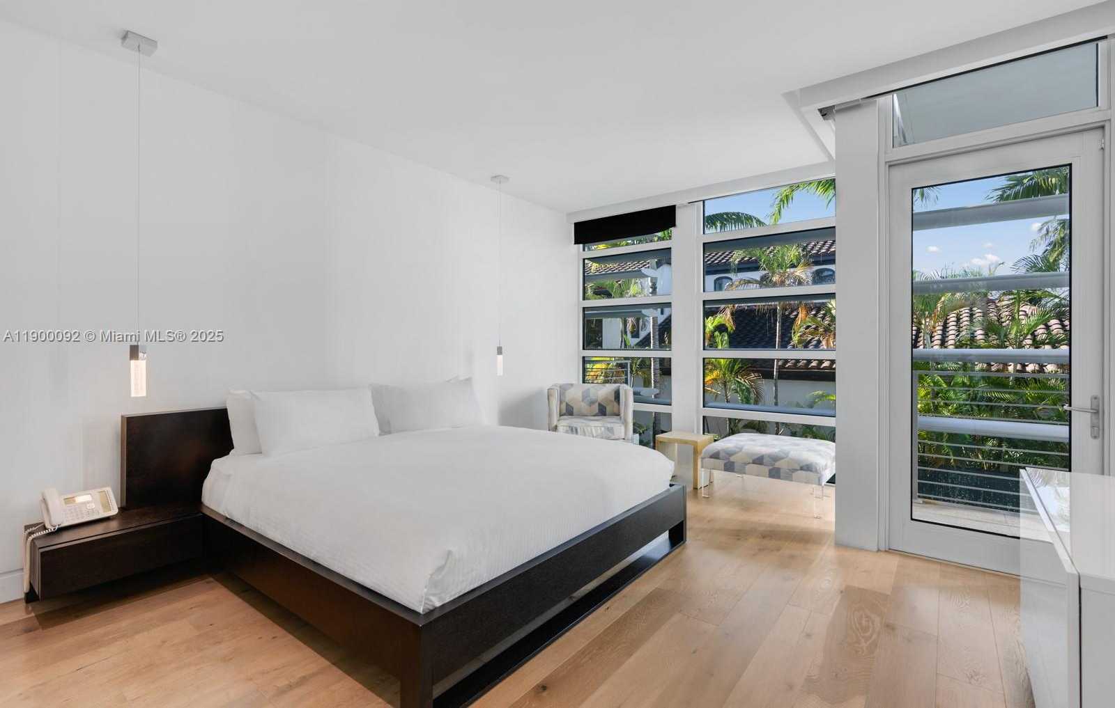 Small Image of 440 SOUTH HIBISCUS DR, Miami Beach Number 52
