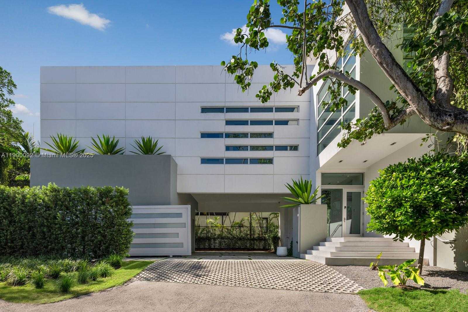 Small Image of 440 SOUTH HIBISCUS DR, Miami Beach Number 55