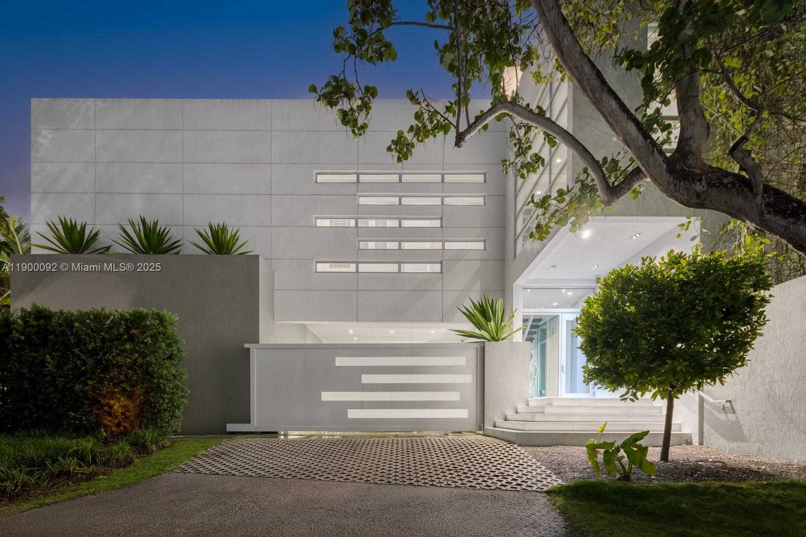 Small Image of 440 SOUTH HIBISCUS DR, Miami Beach Number 56