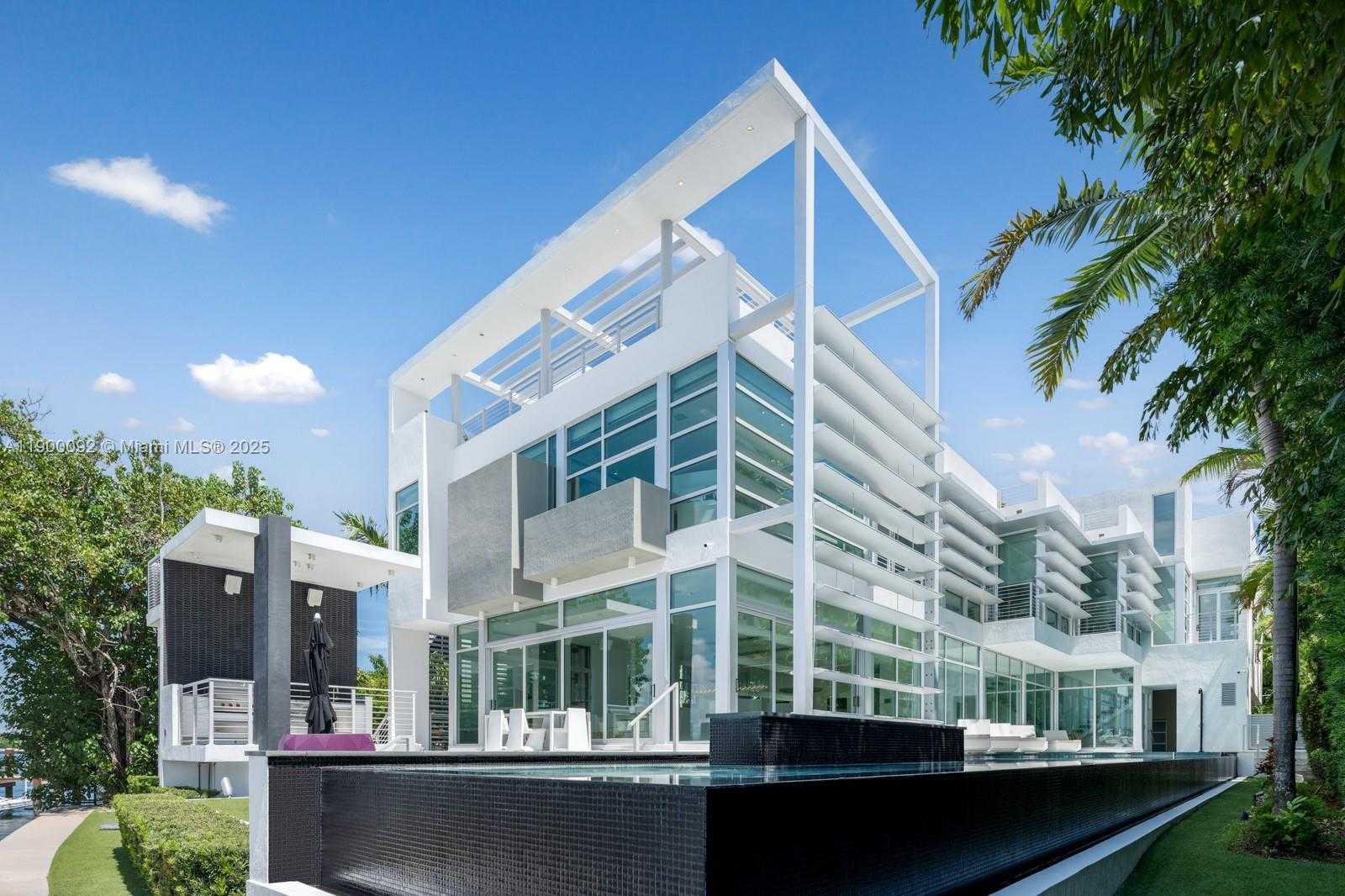 Small Image of 440 SOUTH HIBISCUS DR, Miami Beach Number 57