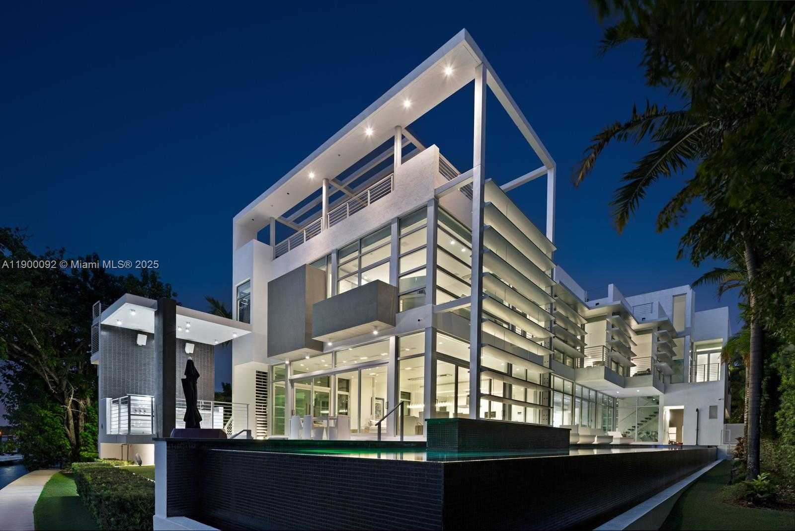 Small Image of 440 SOUTH HIBISCUS DR, Miami Beach Number 58