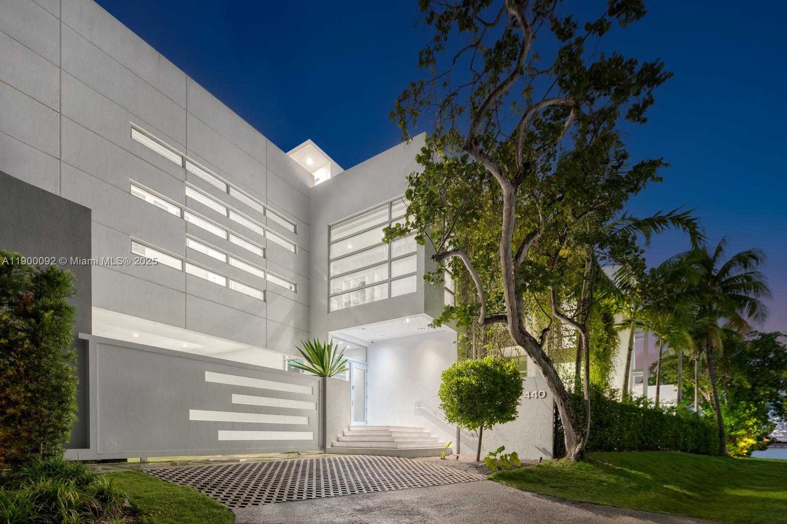 Small Image of 440 SOUTH HIBISCUS DR, Miami Beach Number 59
