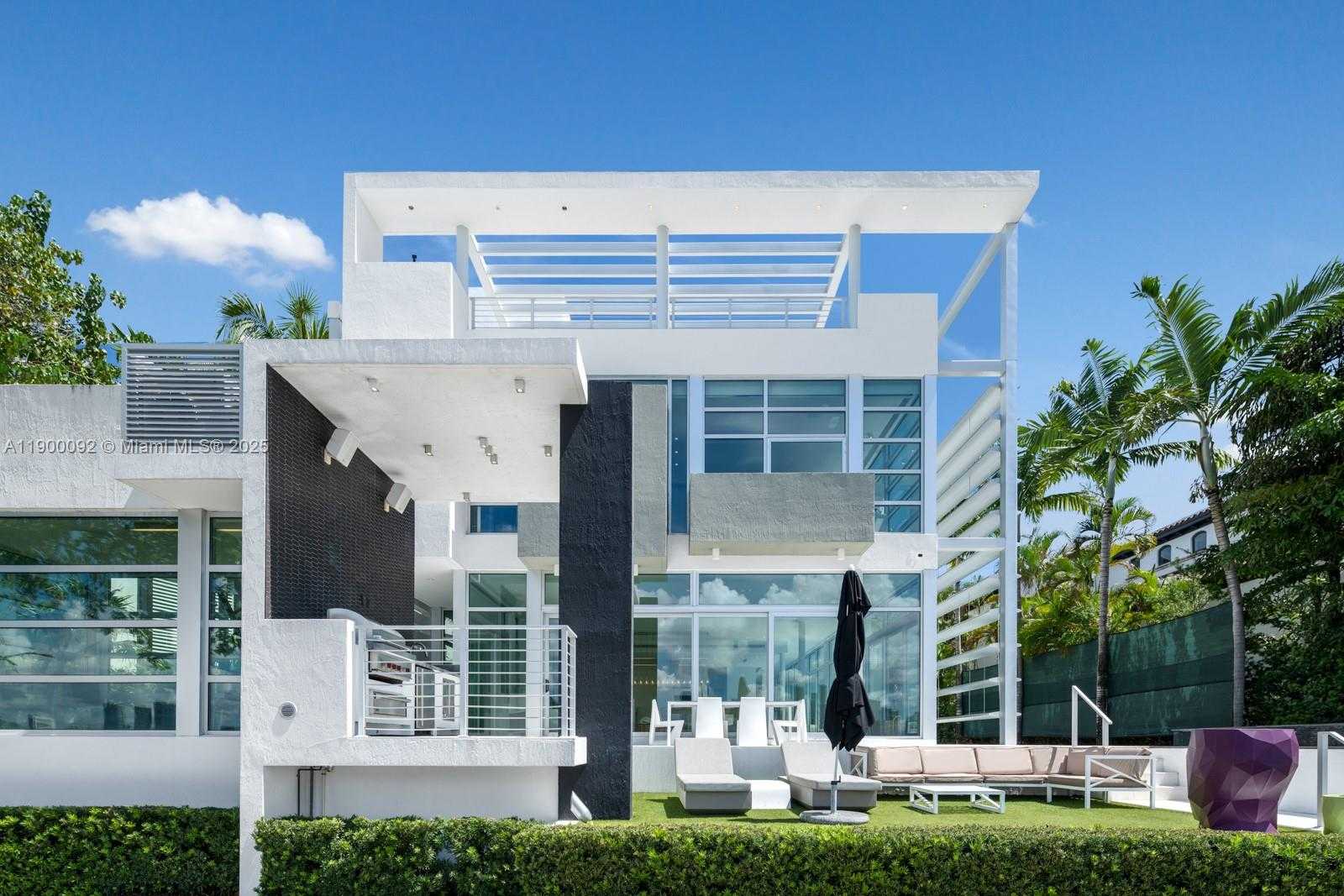 Small Image of 440 SOUTH HIBISCUS DR, Miami Beach Number 60