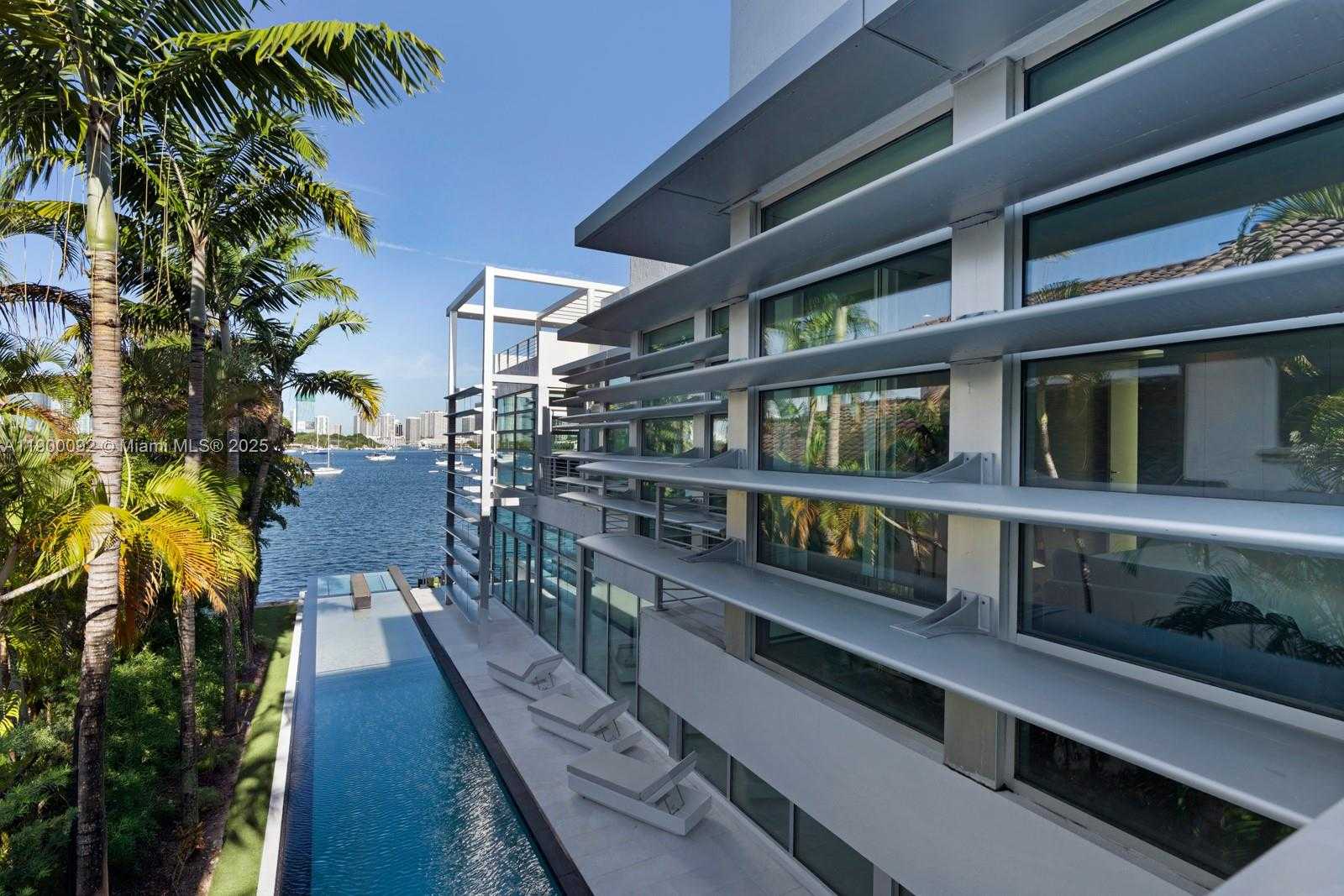 Small Image of 440 SOUTH HIBISCUS DR, Miami Beach Number 62