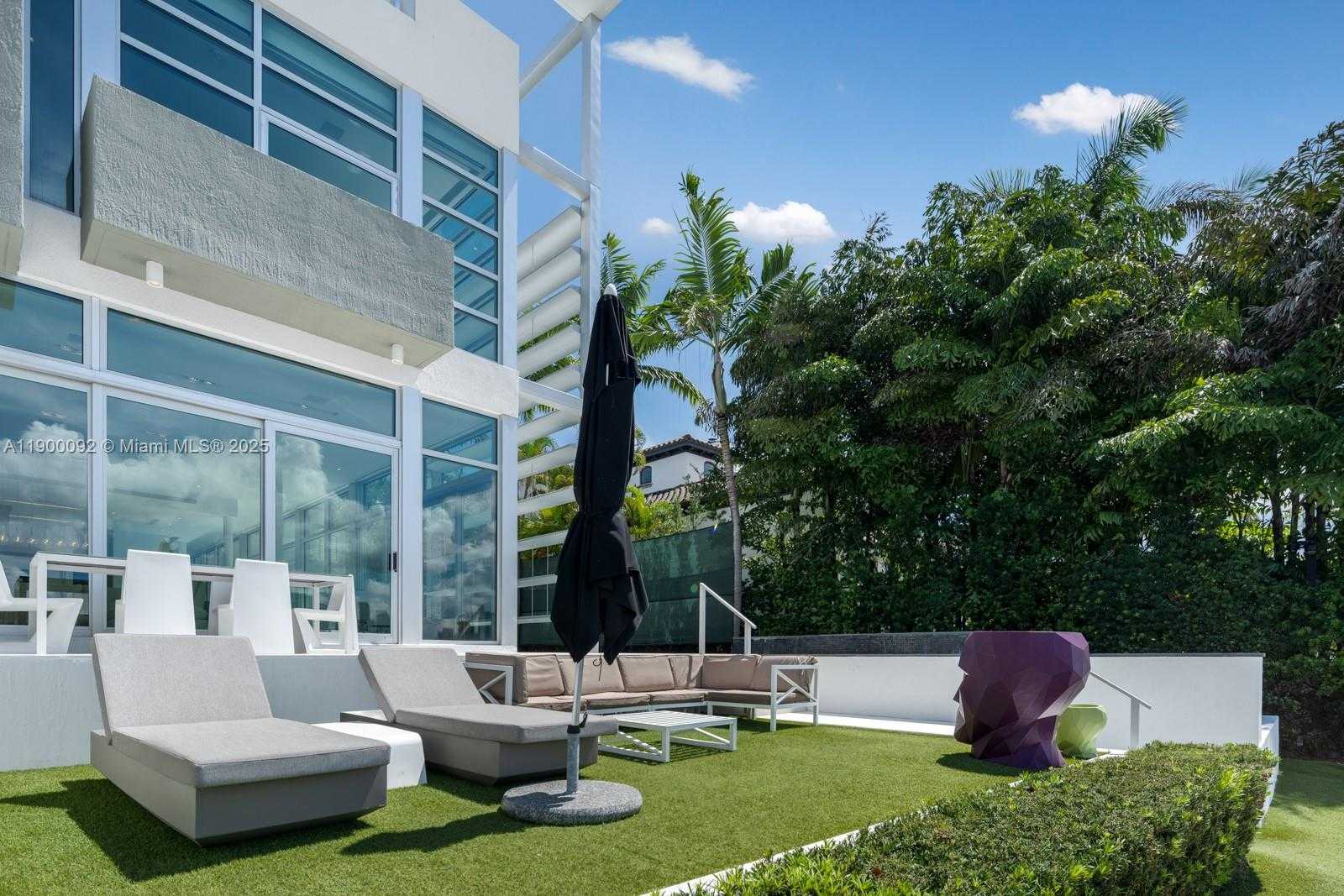 Small Image of 440 SOUTH HIBISCUS DR, Miami Beach Number 63