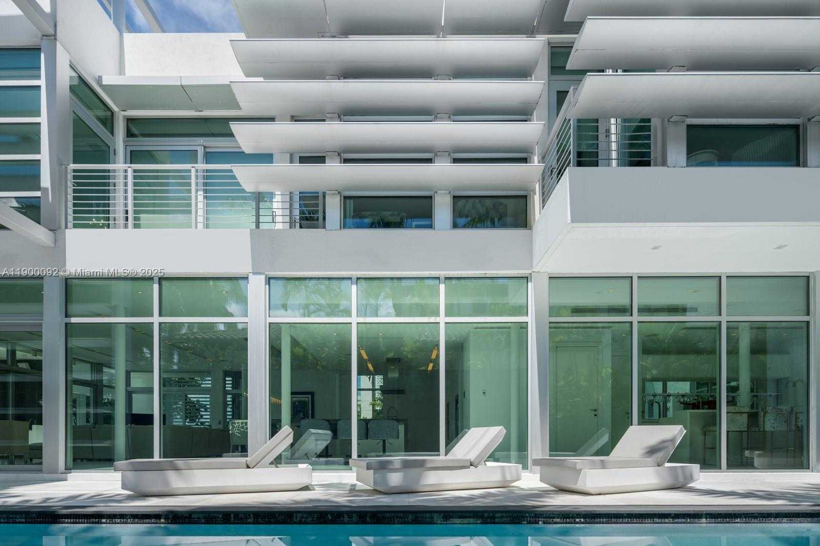 Small Image of 440 SOUTH HIBISCUS DR, Miami Beach Number 64