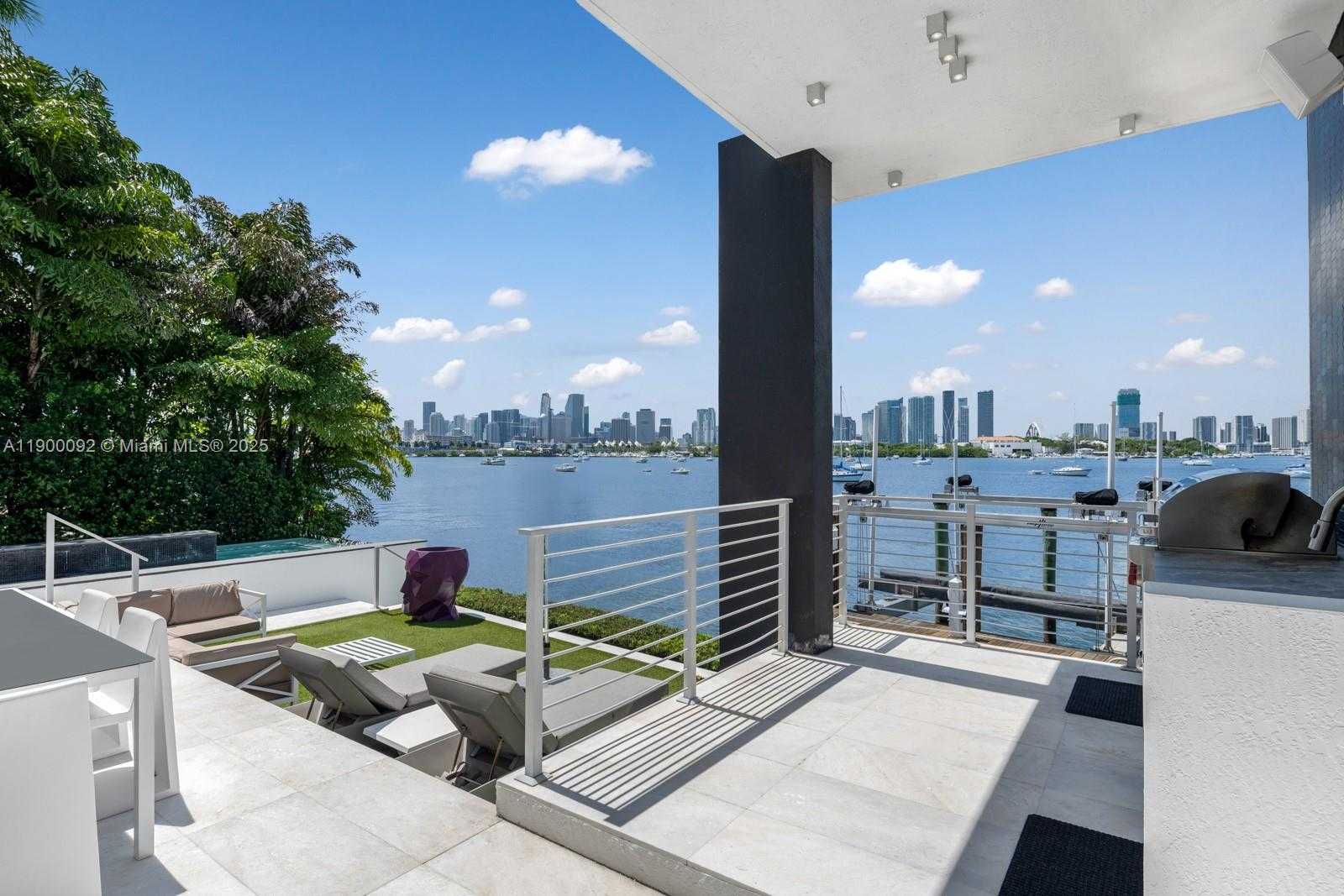 Small Image of 440 SOUTH HIBISCUS DR, Miami Beach Number 65