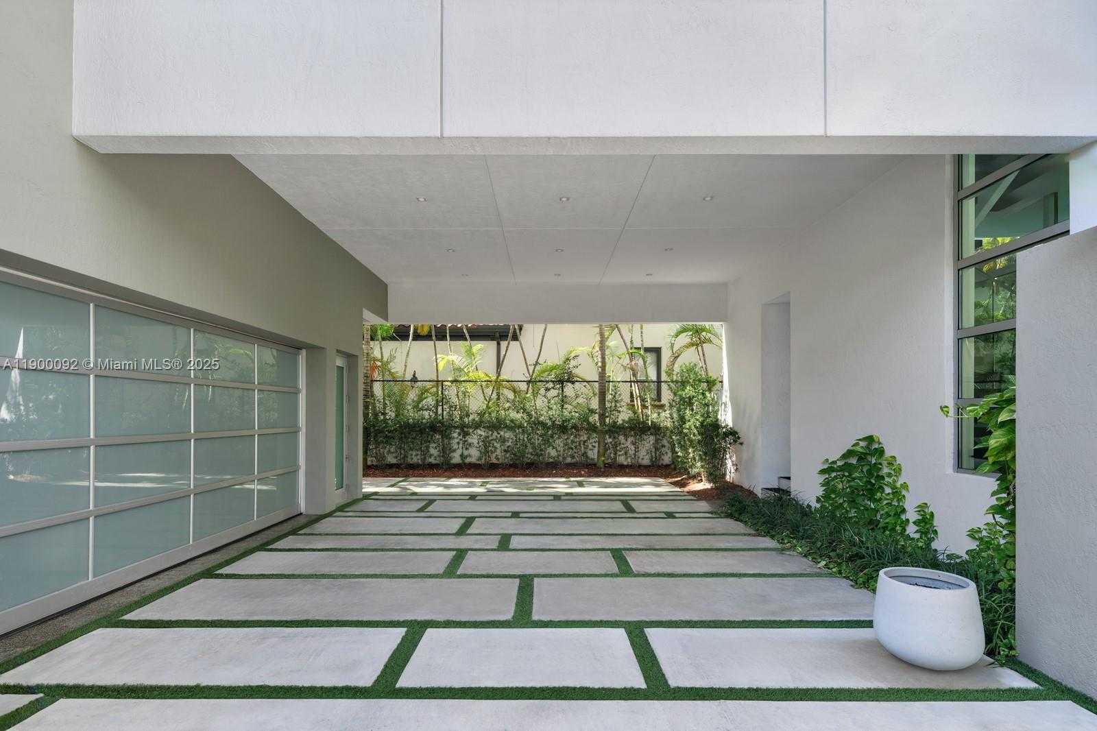 Small Image of 440 SOUTH HIBISCUS DR, Miami Beach Number 67