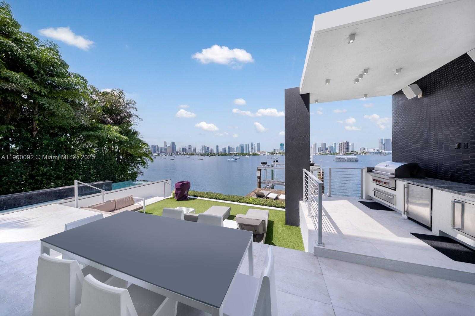 Small Image of 440 SOUTH HIBISCUS DR, Miami Beach Number 71