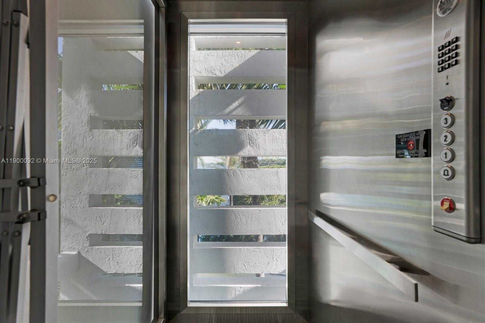 Small Image of 440 SOUTH HIBISCUS DR, Miami Beach Number 74