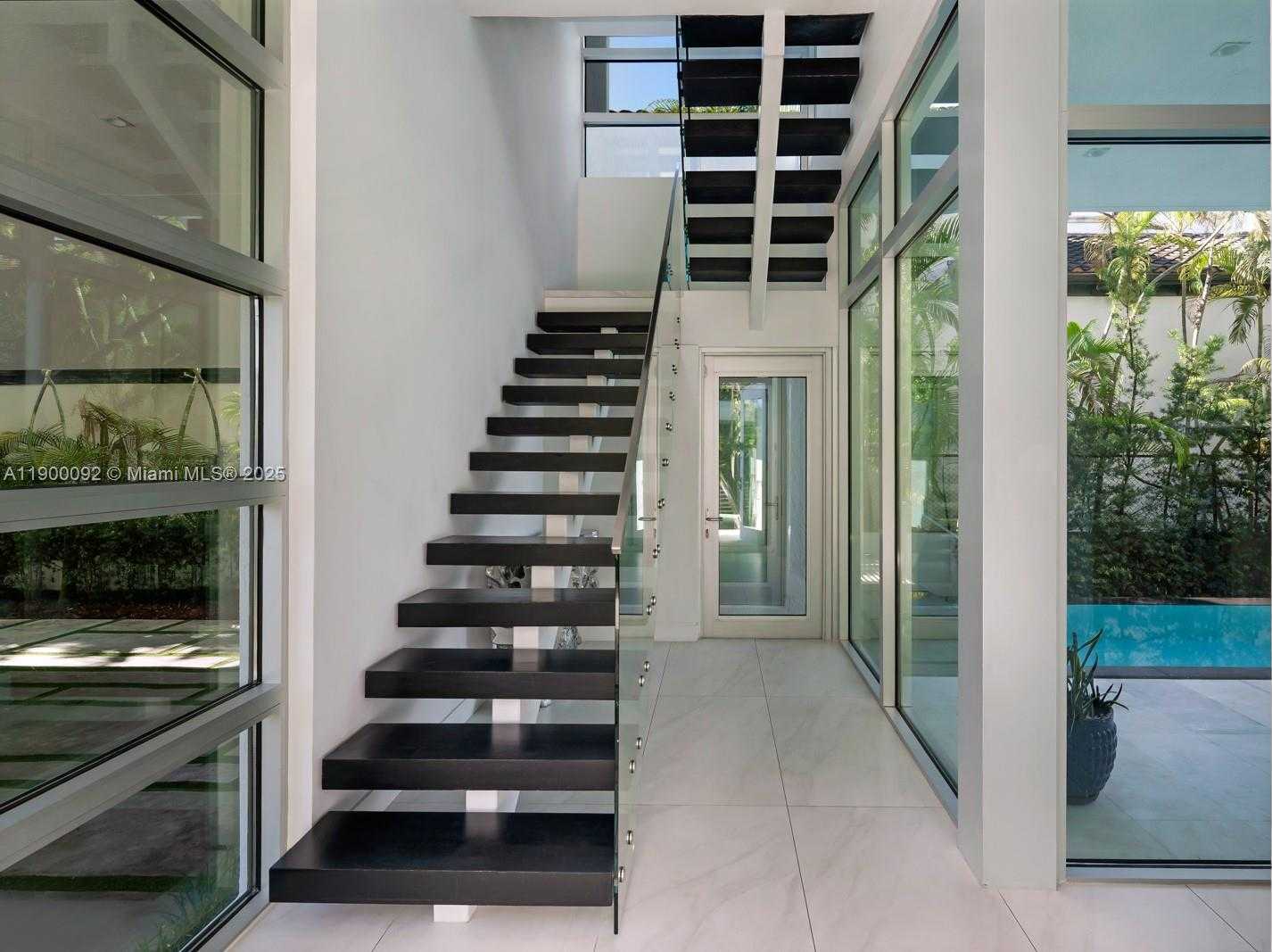 Small Image of 440 SOUTH HIBISCUS DR, Miami Beach Number 75