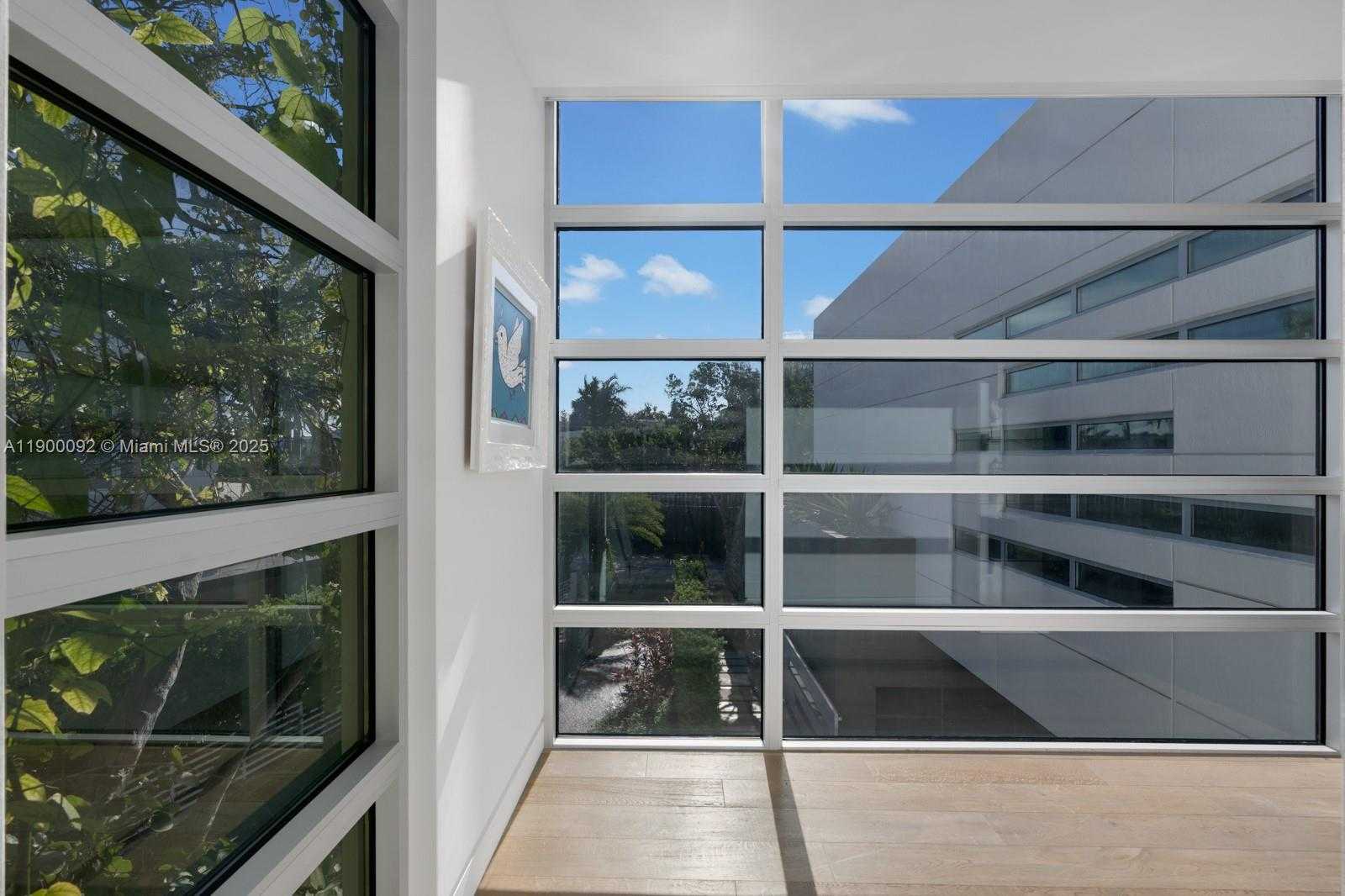 Small Image of 440 SOUTH HIBISCUS DR, Miami Beach Number 77