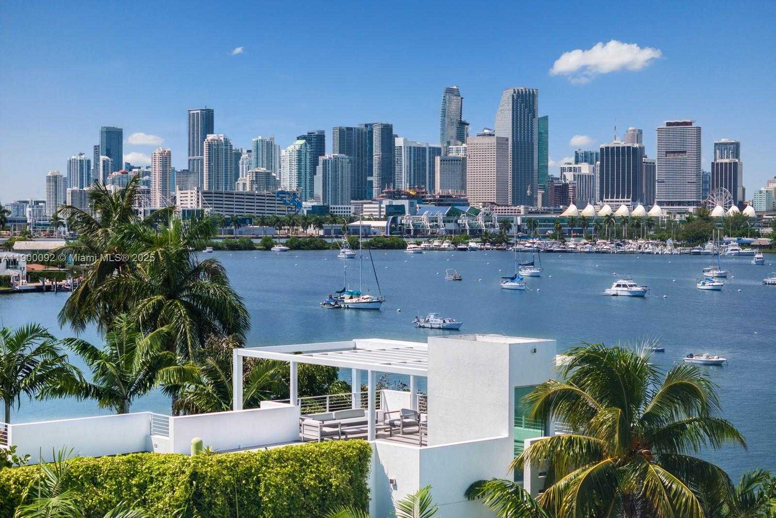 Small Image of 440 SOUTH HIBISCUS DR, Miami Beach Number 8