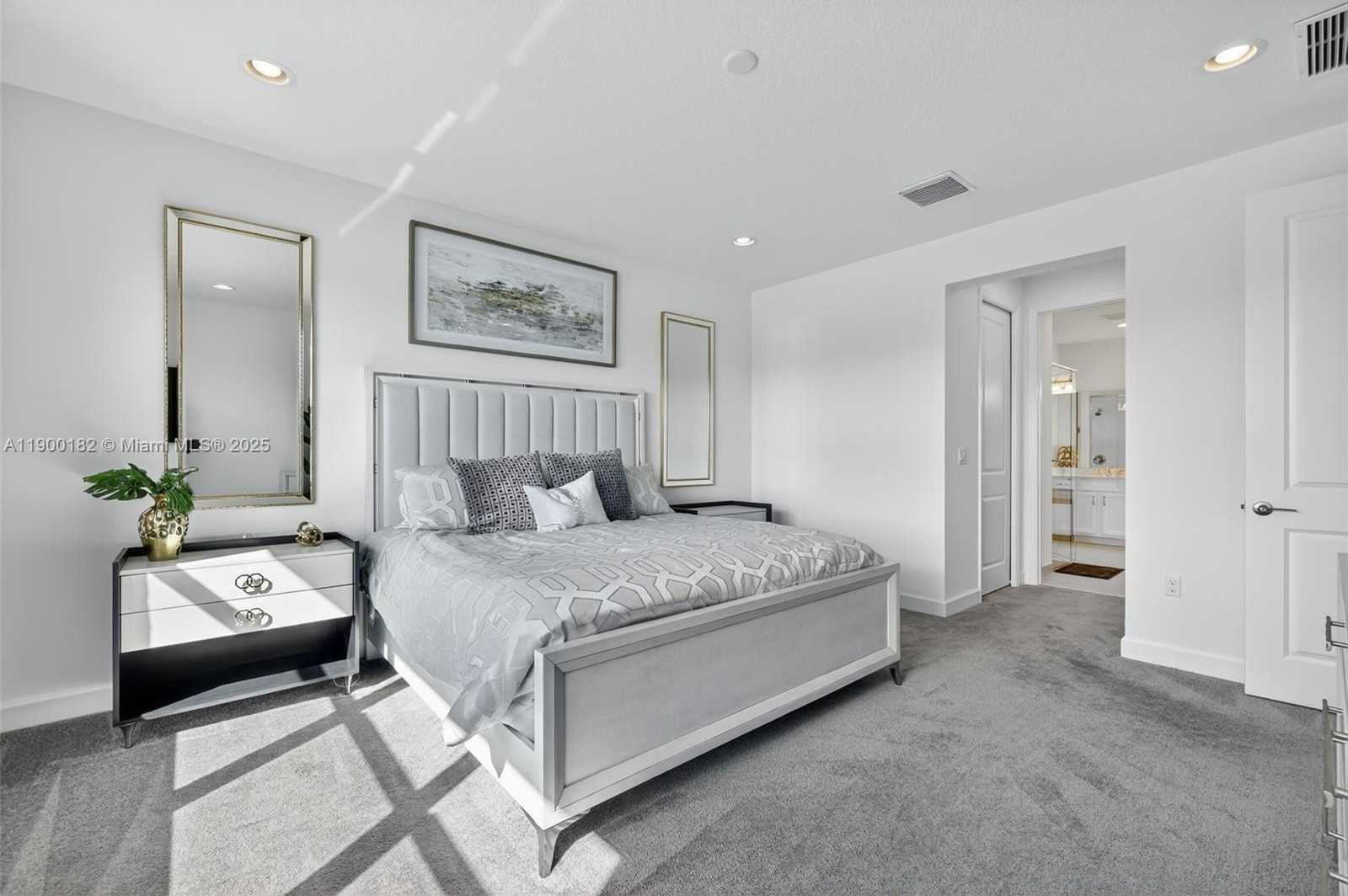 Small Image of 12446 SOUTH WEST ALONGSHORE DR, Port St. Lucie Number 17