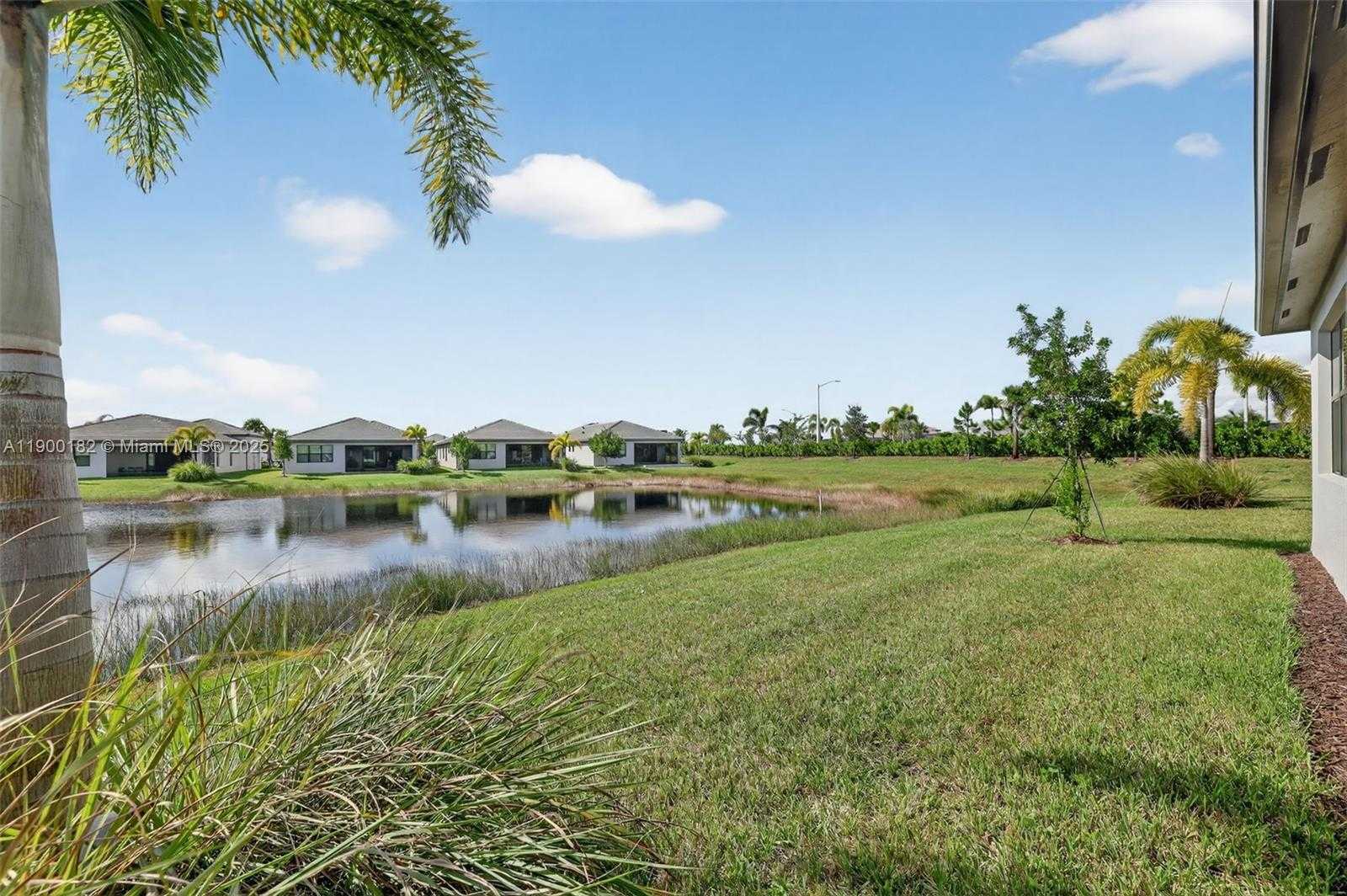 Small Image of 12446 SOUTH WEST ALONGSHORE DR, Port St. Lucie Number 32
