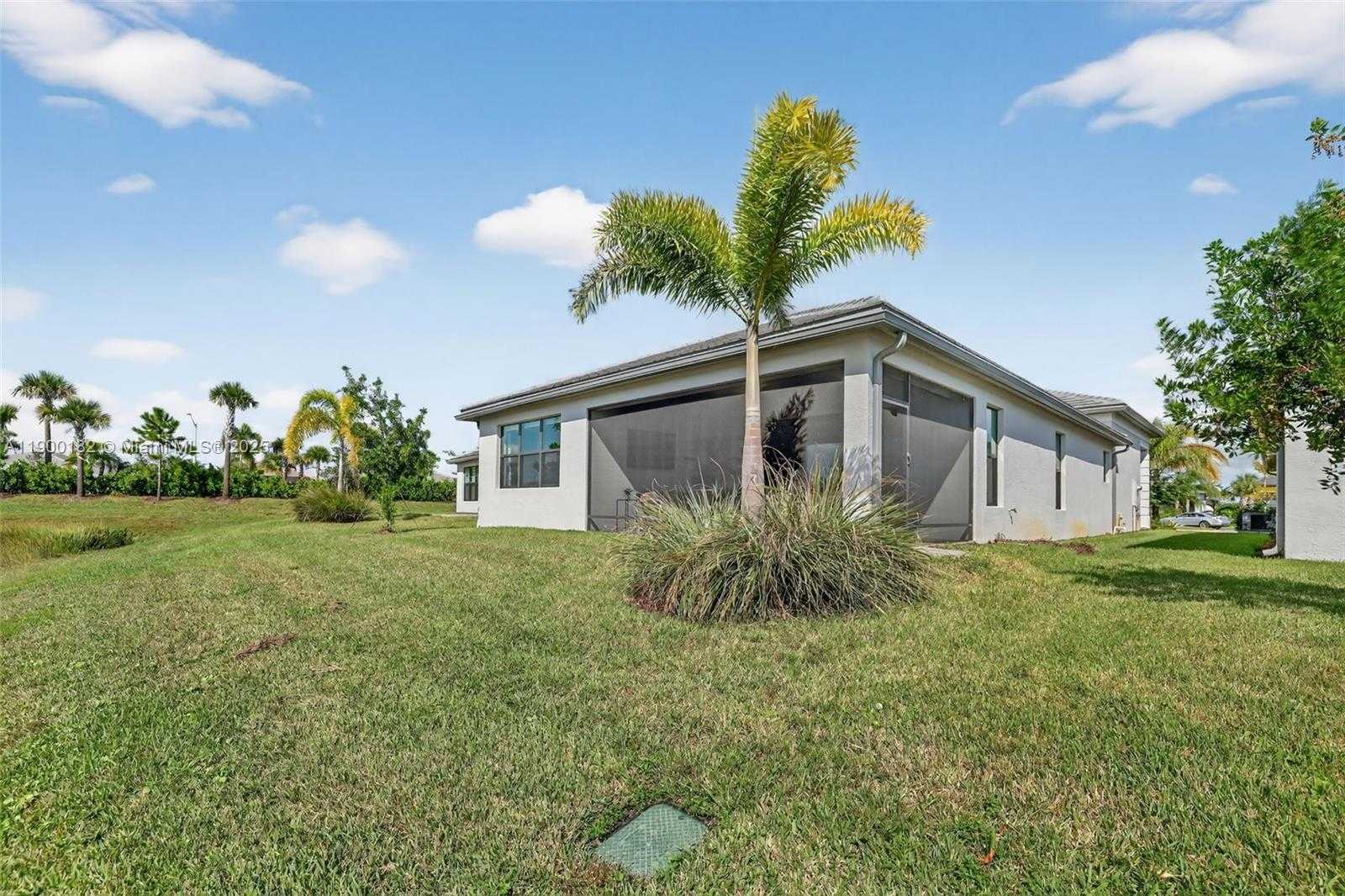 Small Image of 12446 SOUTH WEST ALONGSHORE DR, Port St. Lucie Number 33