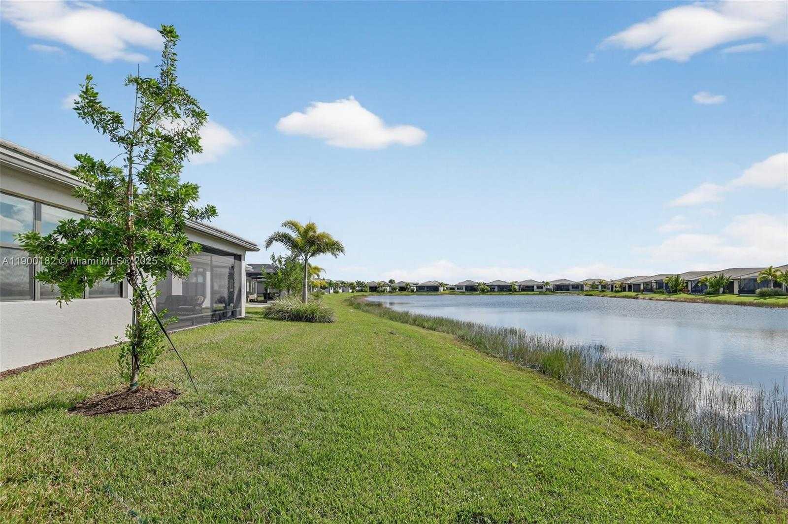 Small Image of 12446 SOUTH WEST ALONGSHORE DR, Port St. Lucie Number 36