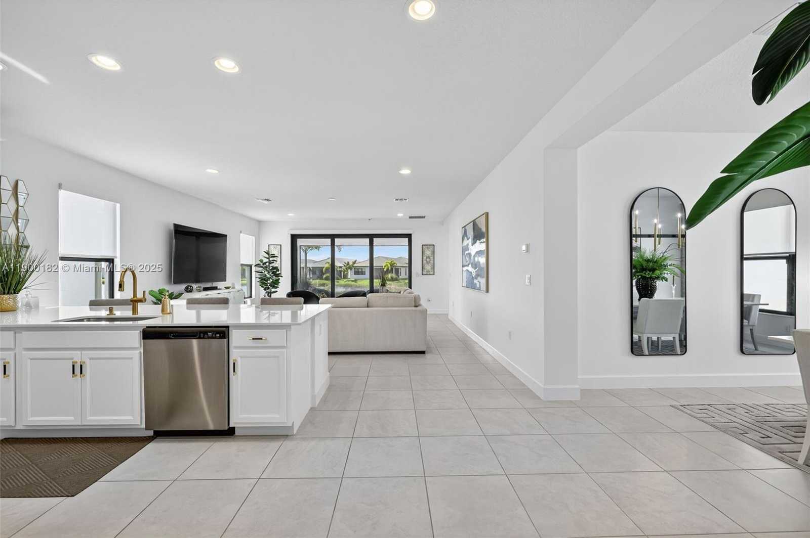 Small Image of 12446 SOUTH WEST ALONGSHORE DR, Port St. Lucie Number 6