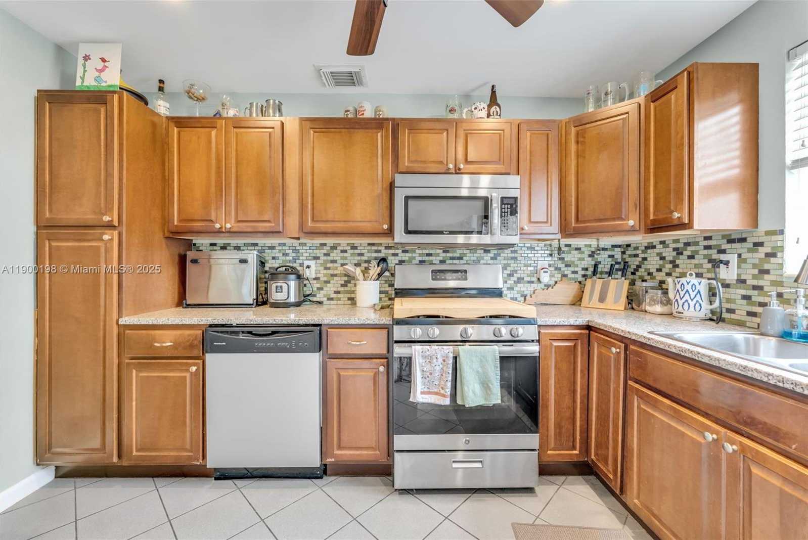 Small Image of 1200 NORTH WEST 41ST ST, Oakland Park Number 11