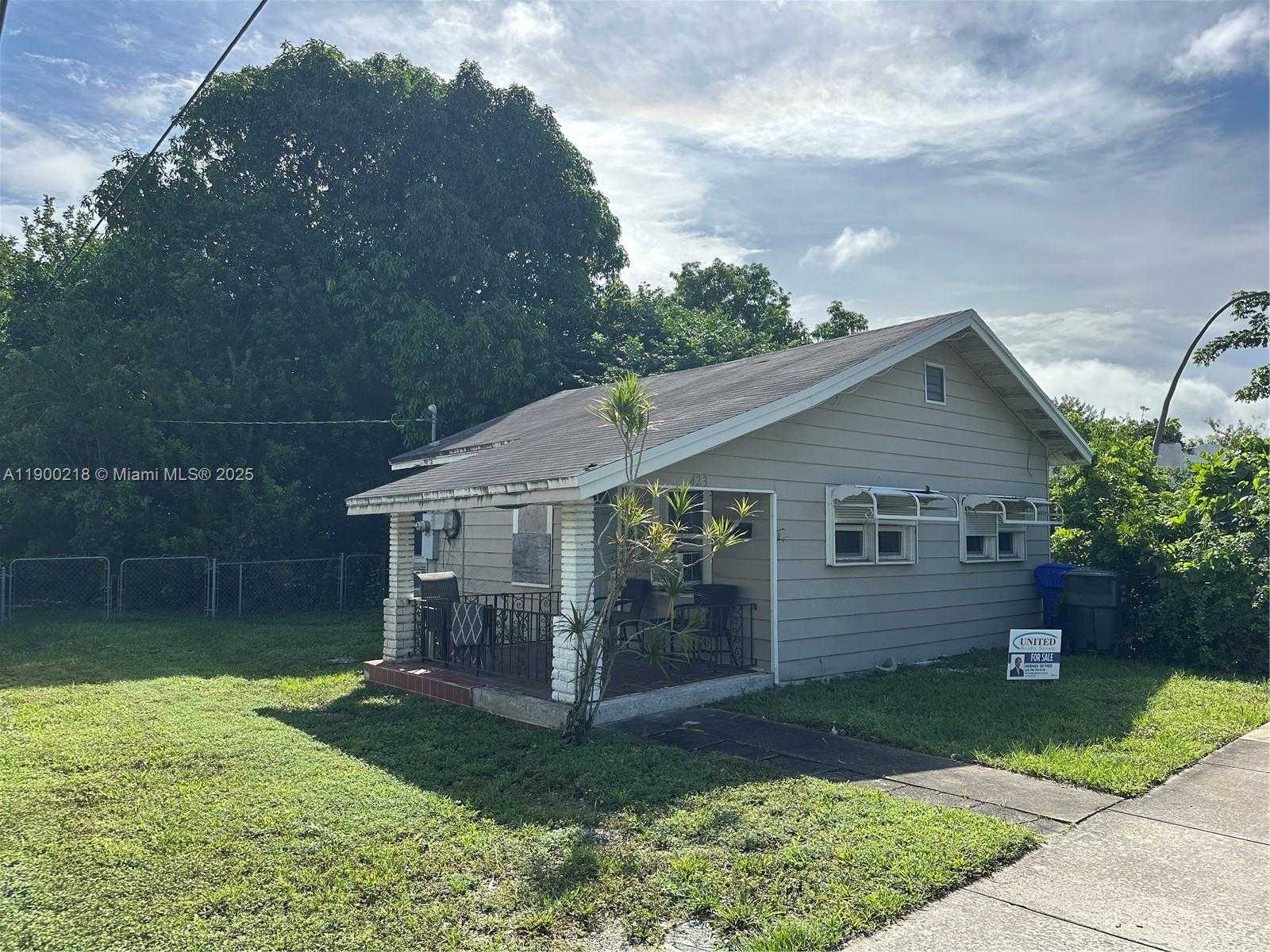 Small Image of 423 SOUTH 24TH AVE, Hollywood Number 2