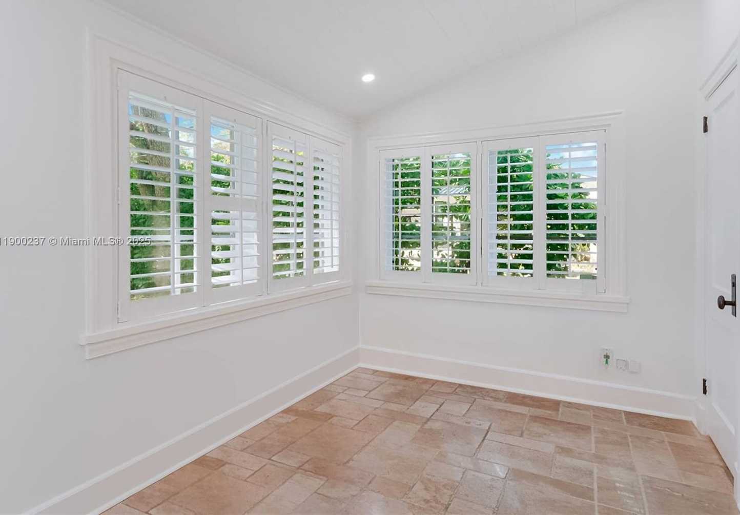 Imagen de Pequeño Objeto